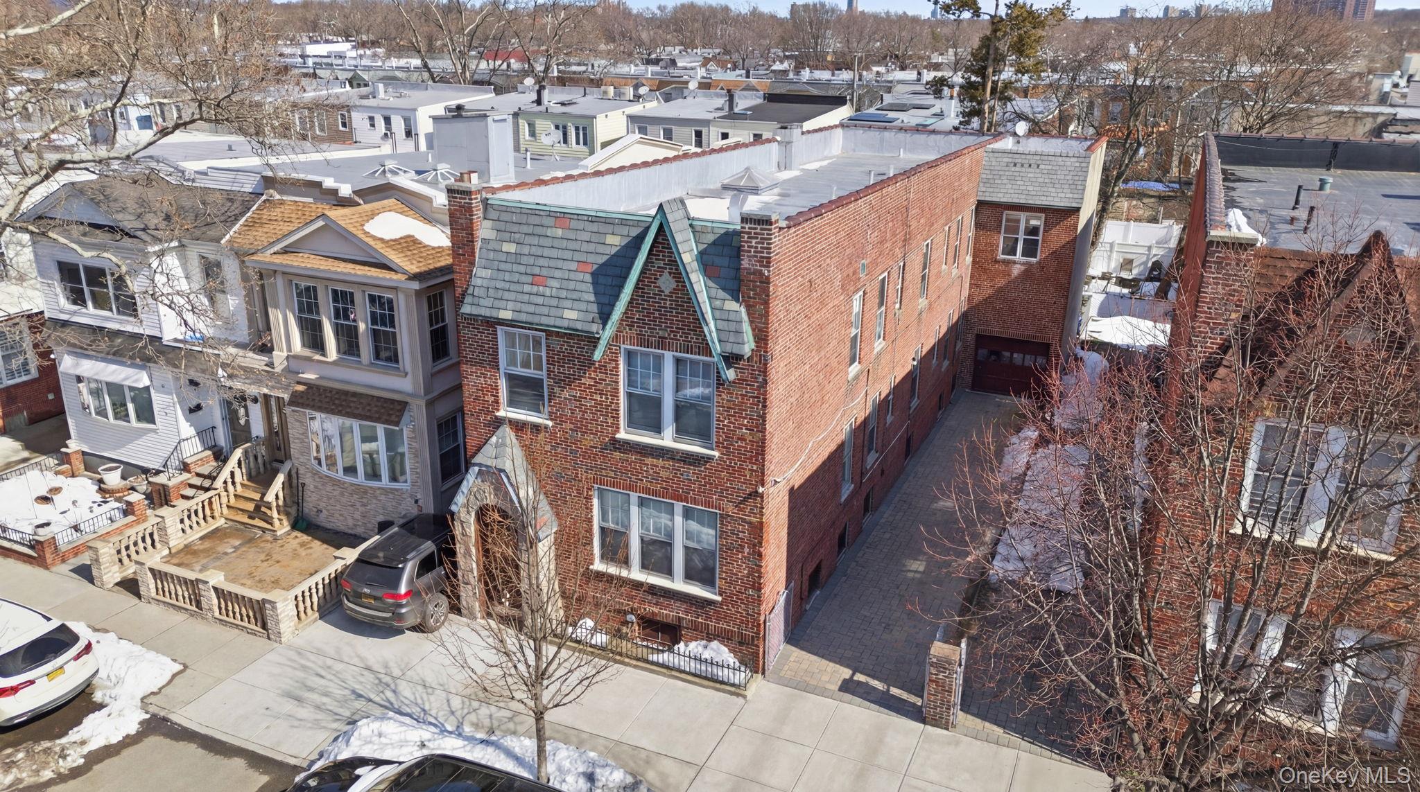 7861 75th Street, Glendale, NY 11385