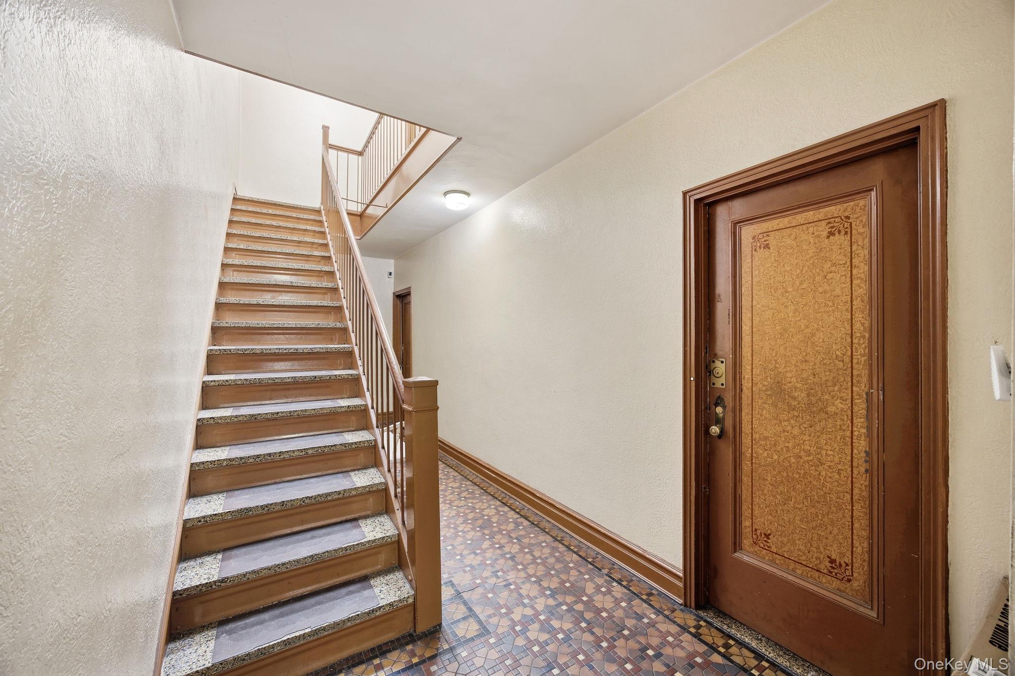 7861 75th Street, Glendale, NY 11385