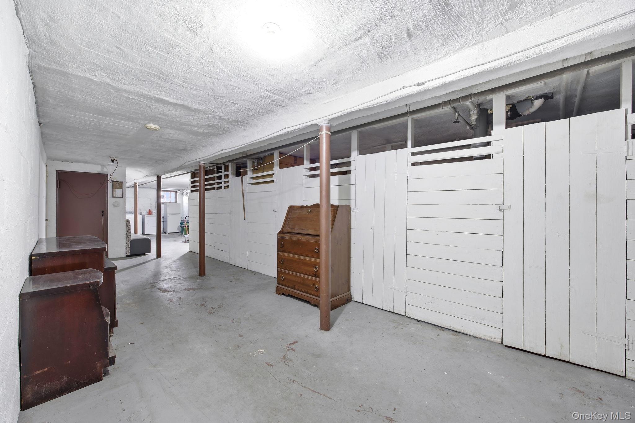 7861 75th Street, Glendale, NY 11385