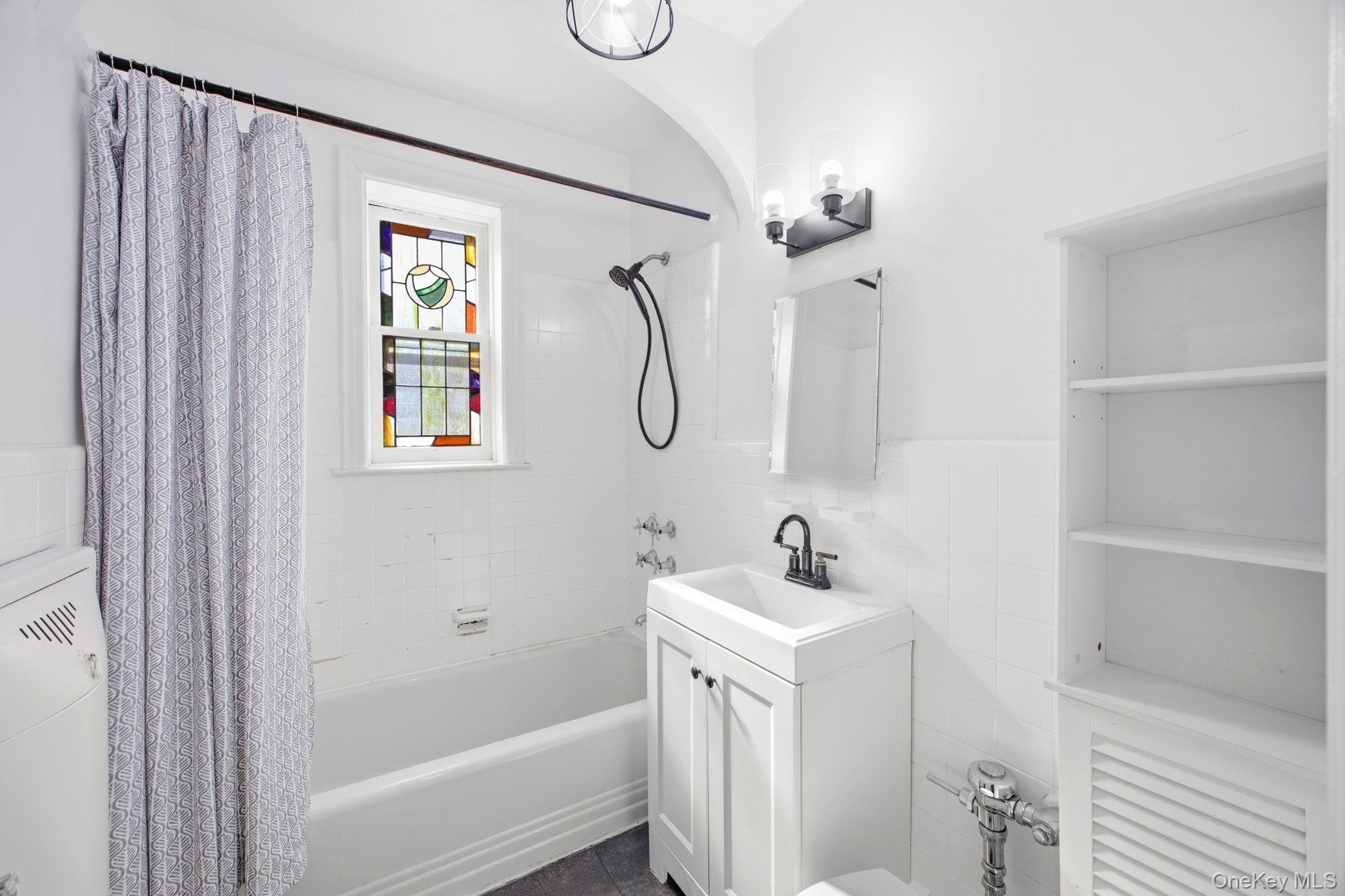 7861 75th Street, Glendale, NY 11385