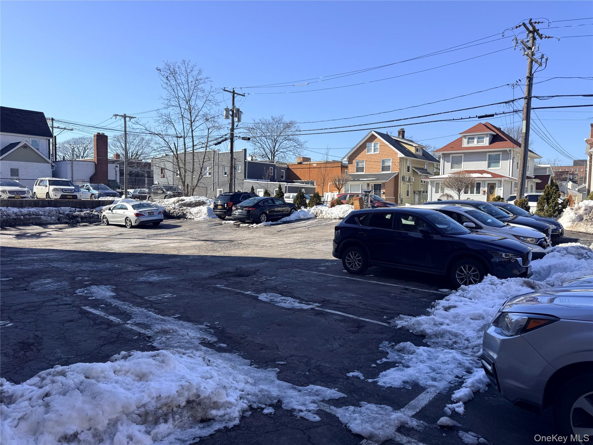 190 First Street # 1K, Mineola, NY 11501