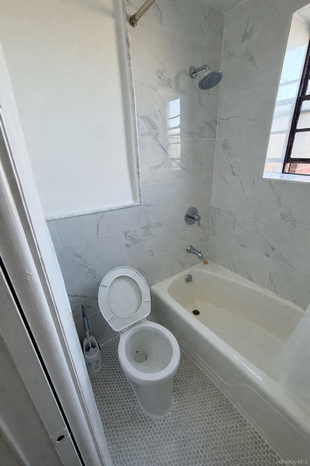 190 First Street # 1K, Mineola, NY 11501