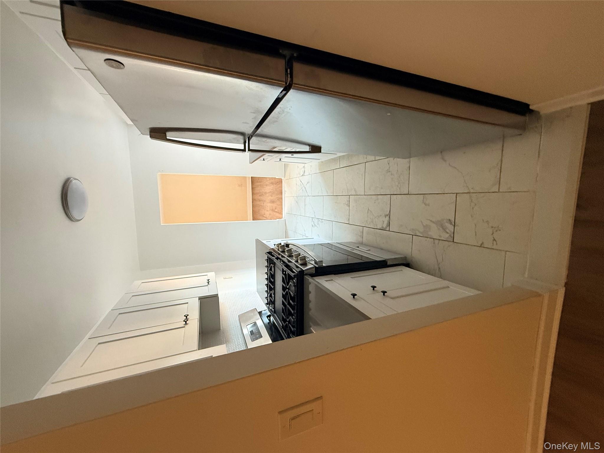 190 First Street # 1K, Mineola, NY 11501