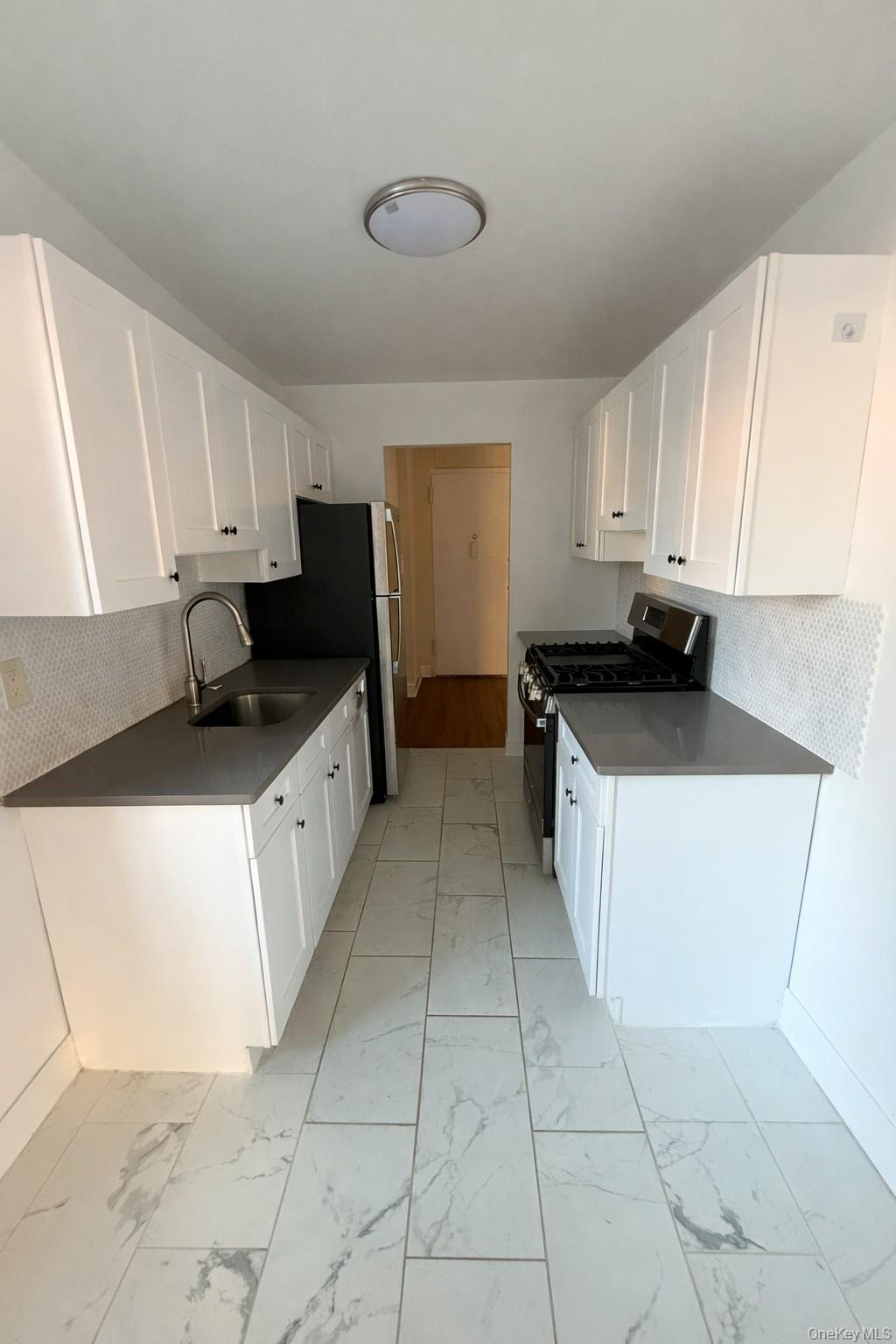 190 First Street # 1K, Mineola, NY 11501