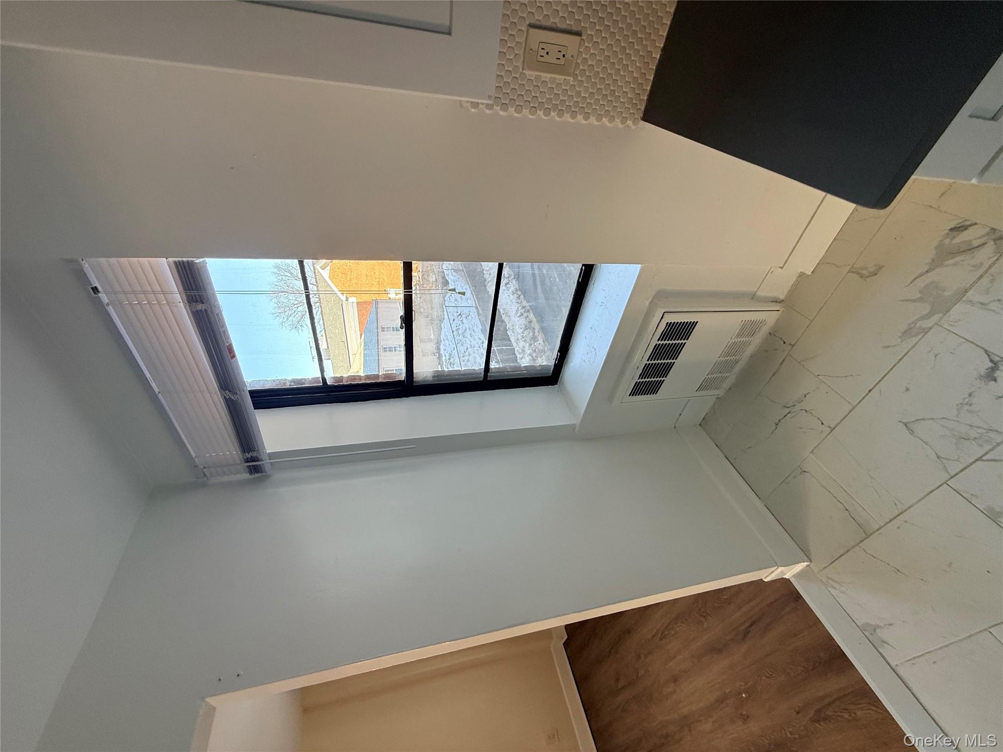 190 First Street # 1K, Mineola, NY 11501