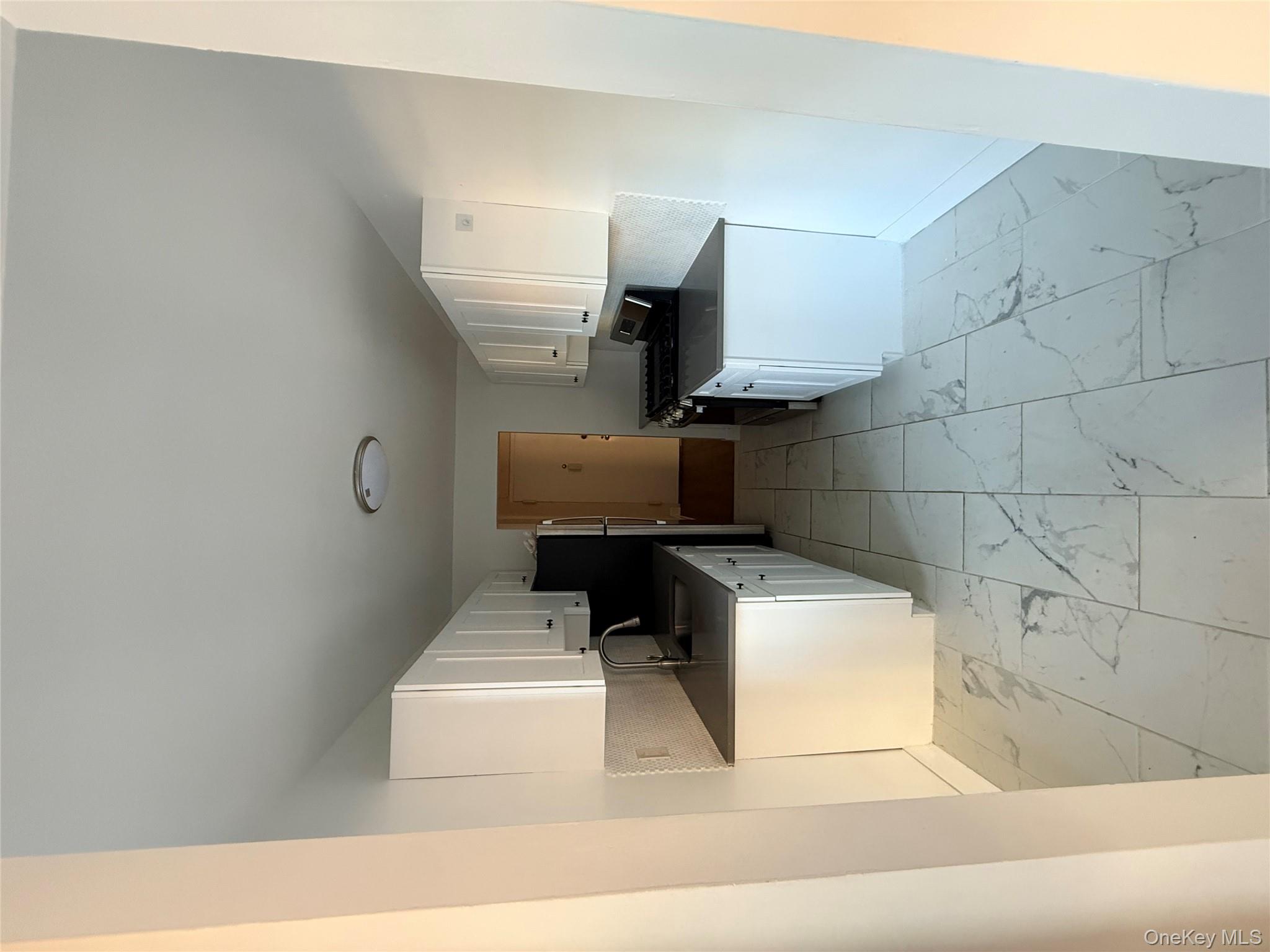 190 First Street # 1K, Mineola, NY 11501