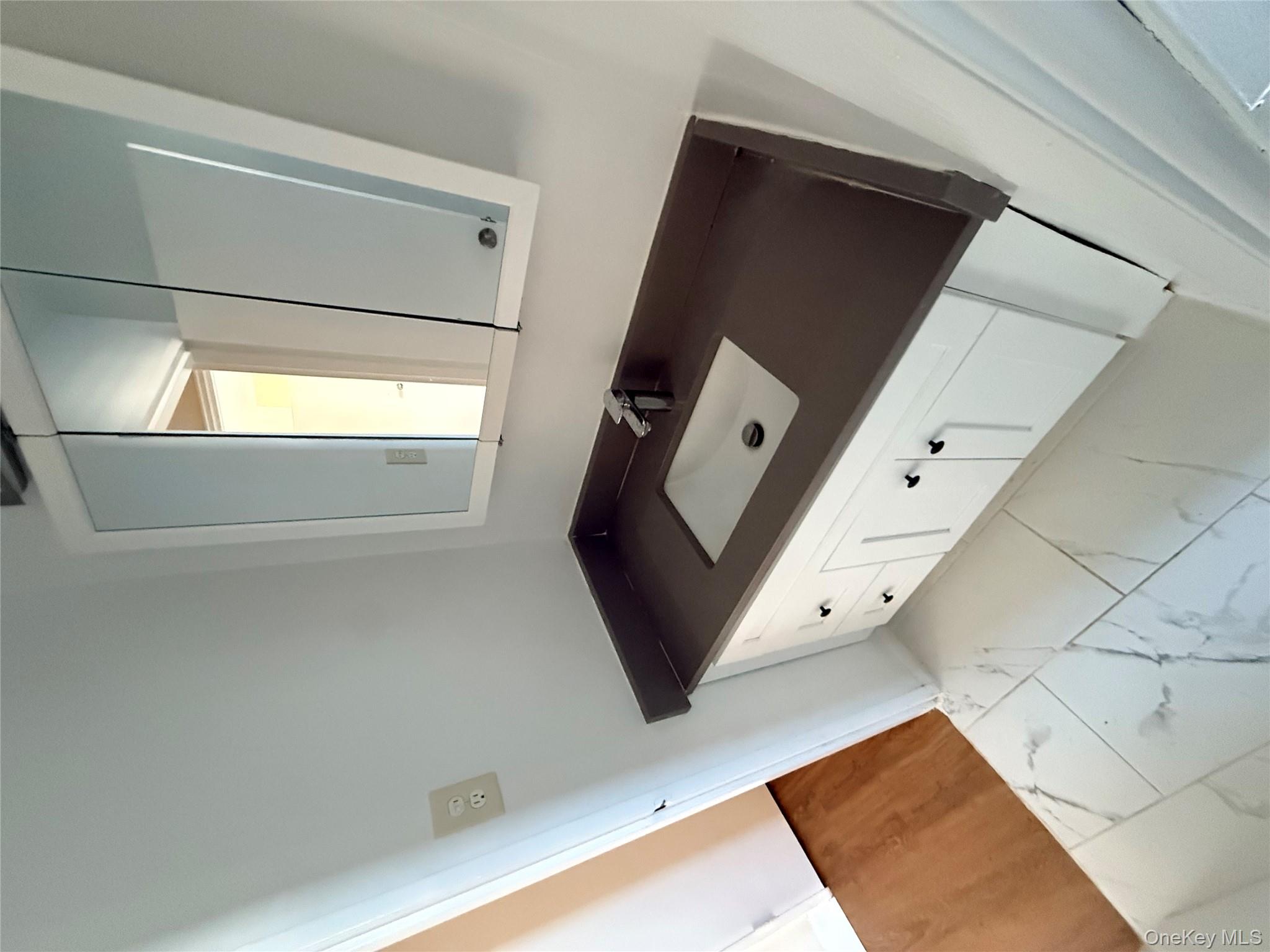 190 First Street # 1K, Mineola, NY 11501