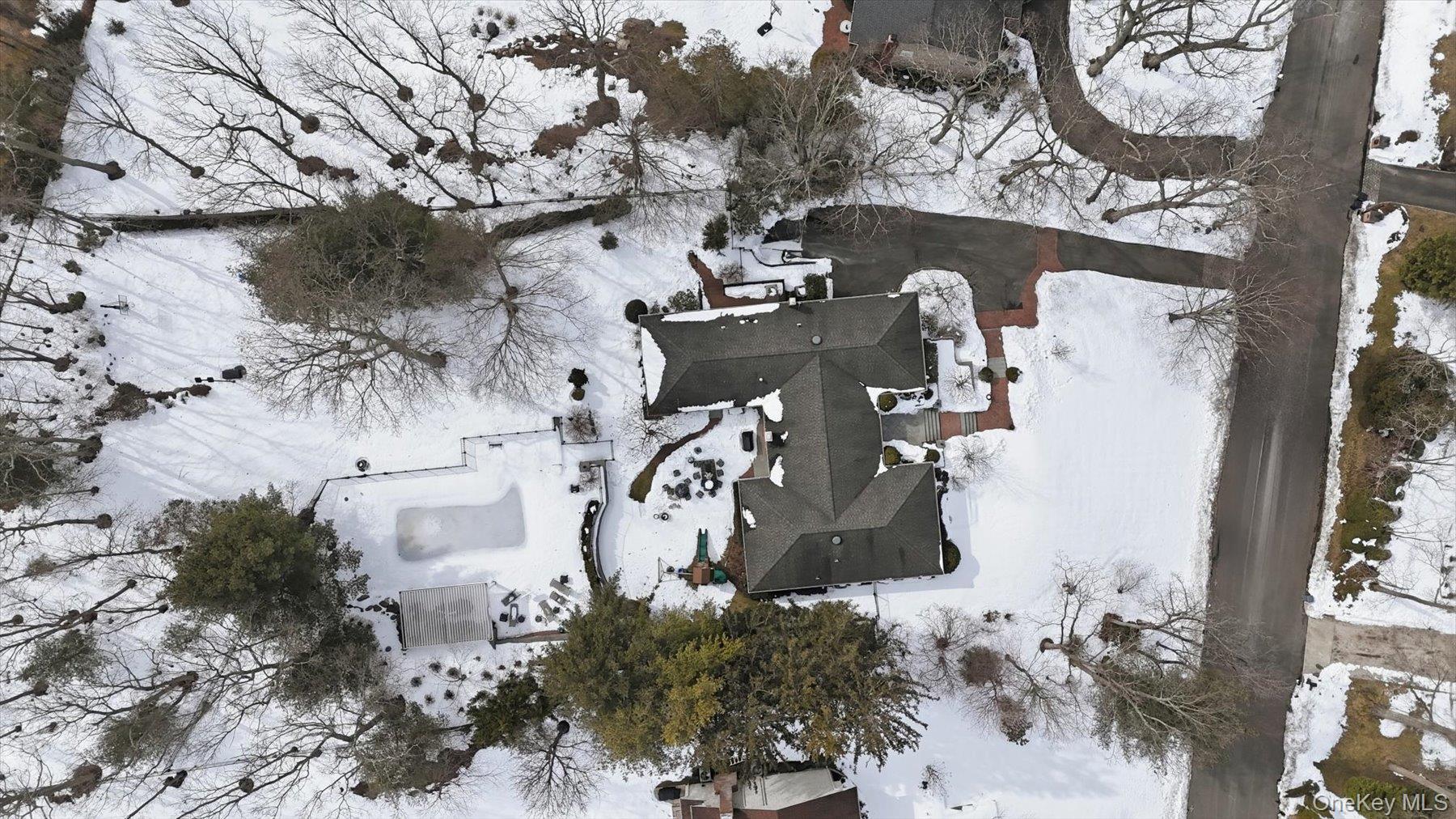 16 Daniel Lane, Dix Hills, NY 11746