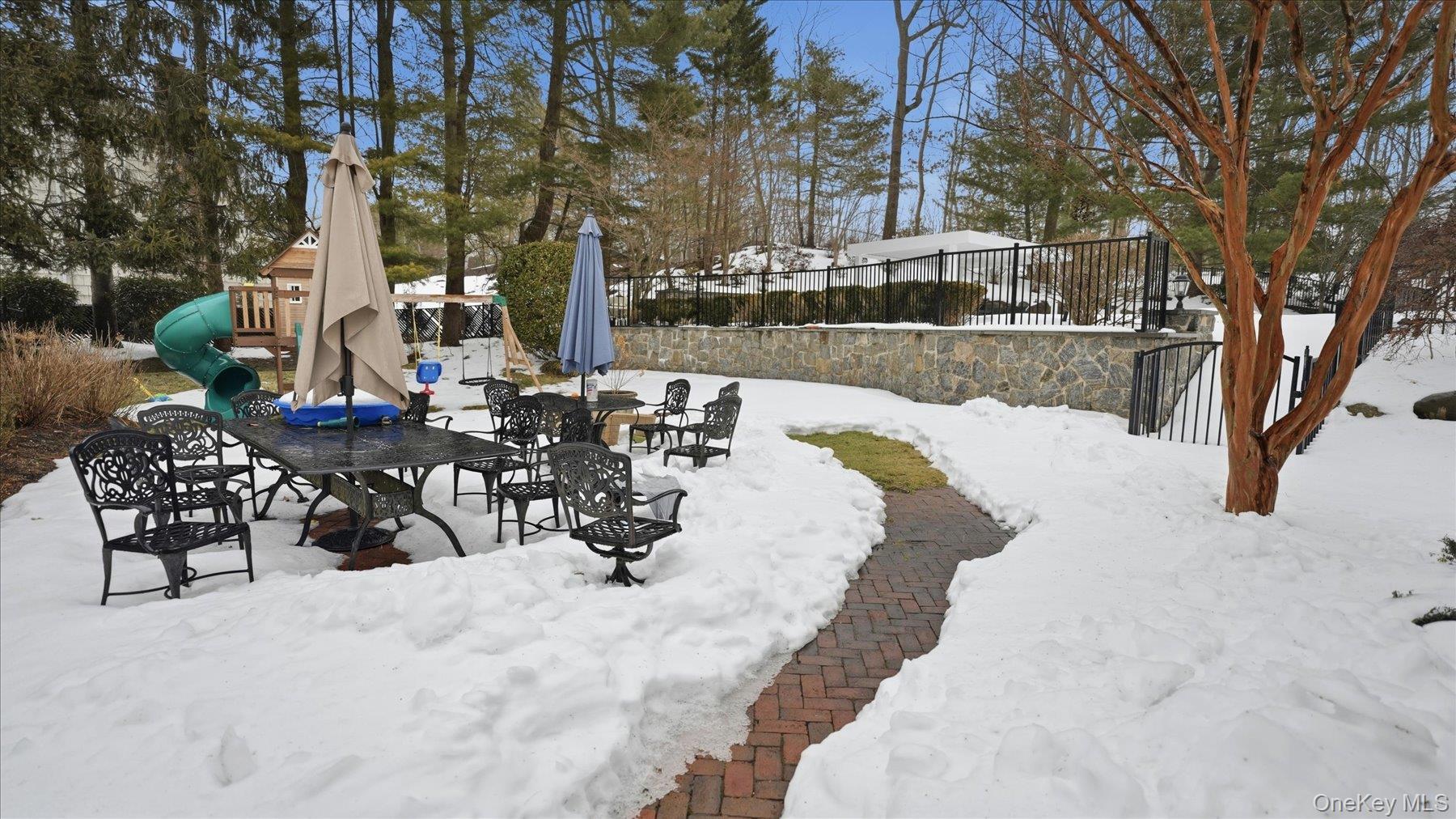 16 Daniel Lane, Dix Hills, NY 11746