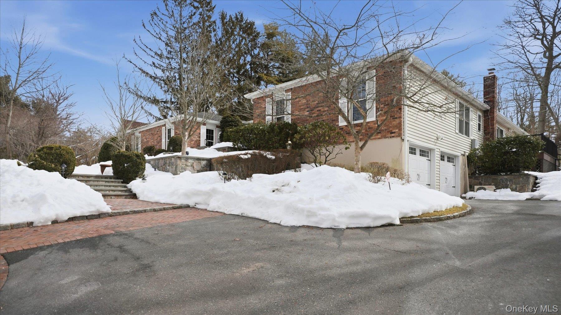 16 Daniel Lane, Dix Hills, NY 11746