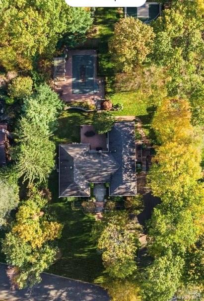 16 Daniel Lane, Dix Hills, NY 11746