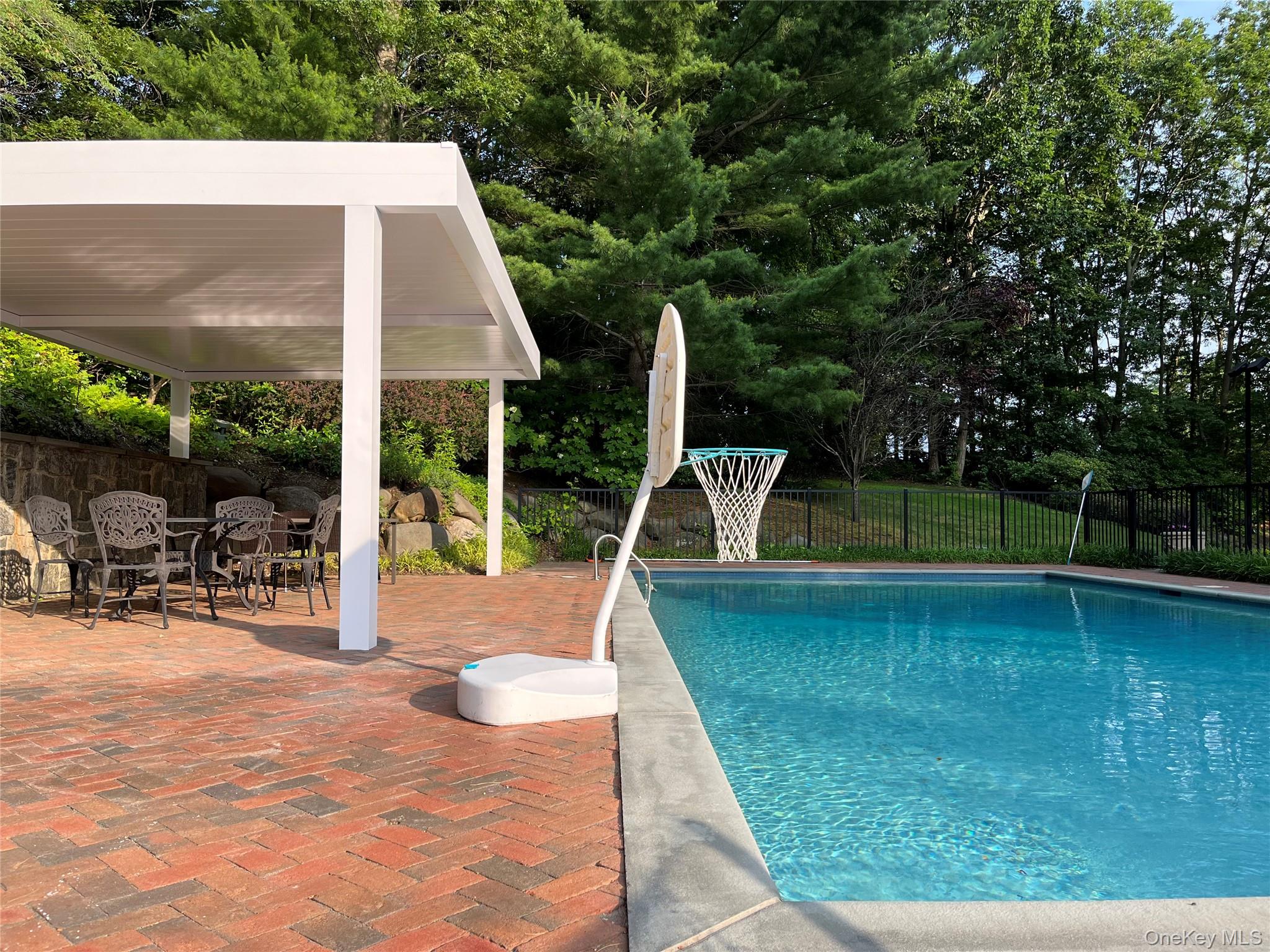 16 Daniel Lane, Dix Hills, NY 11746