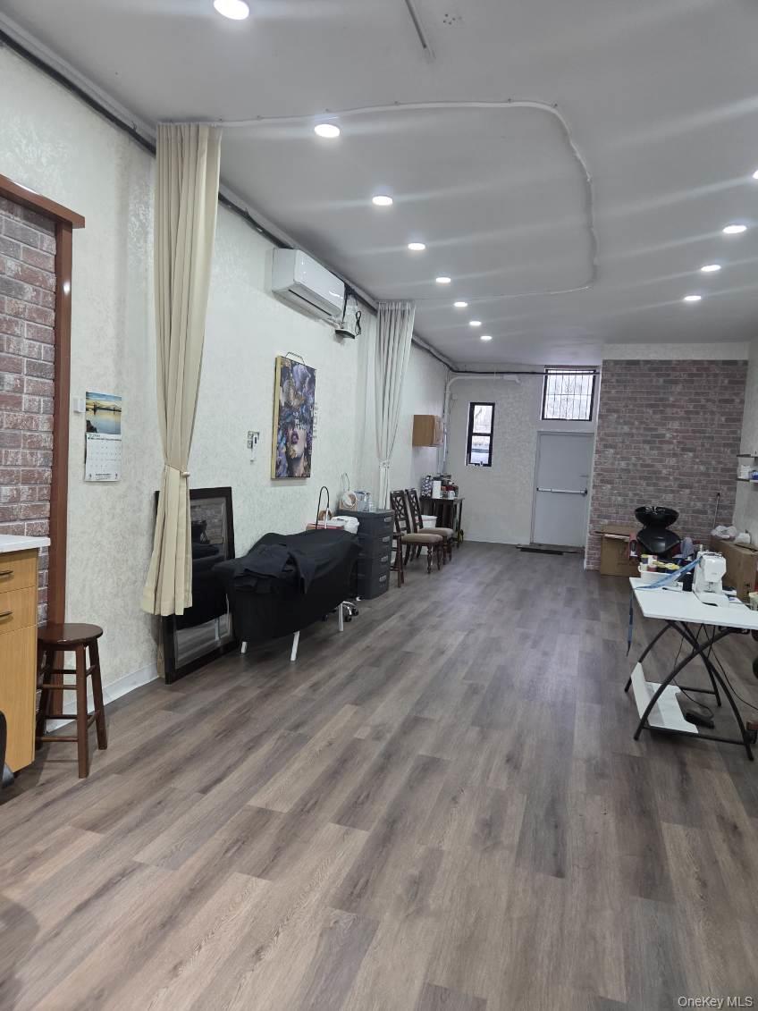 4 Welwyn Road, Great Neck, NY 11021