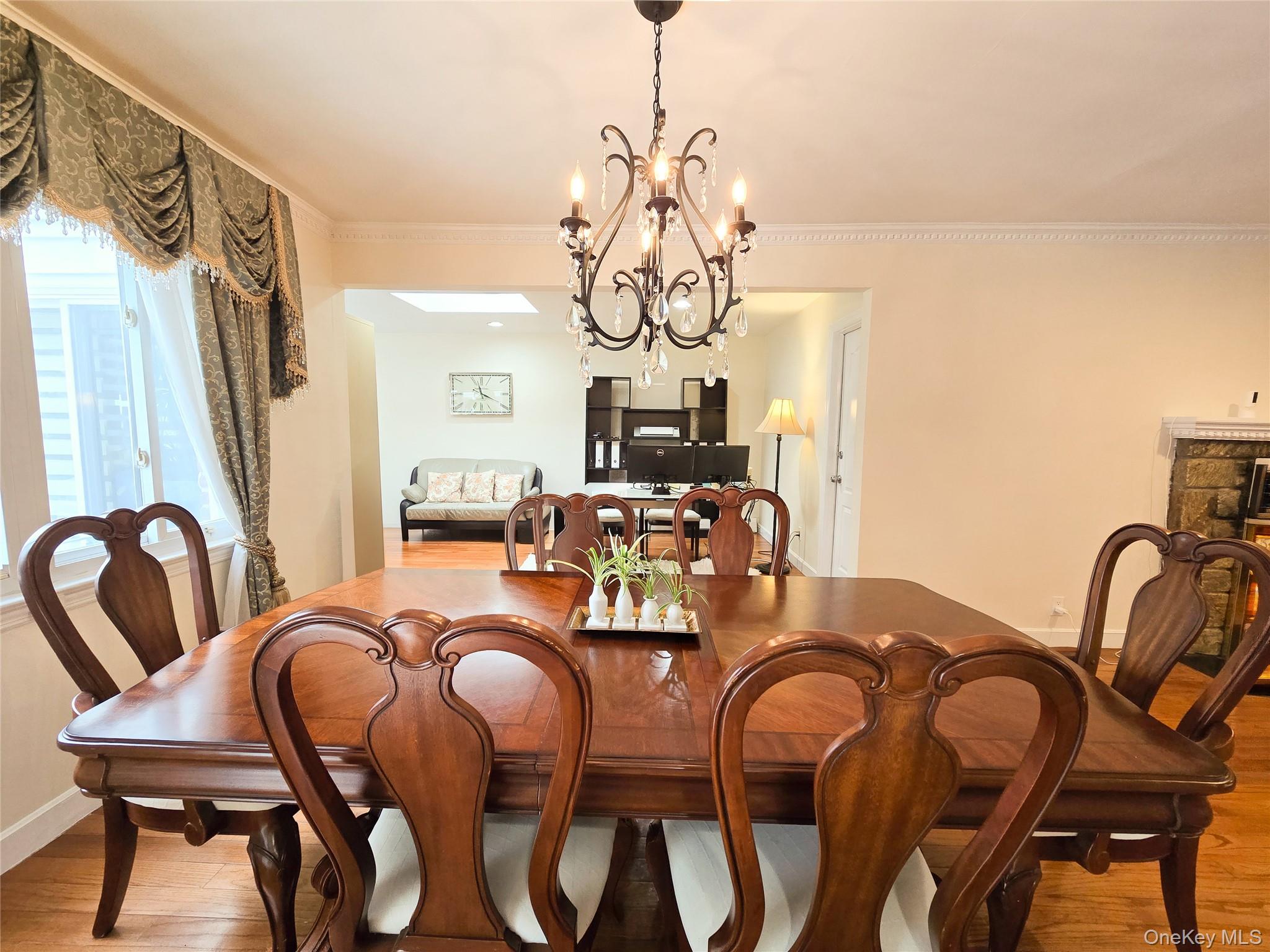 64 Middleneck Road, Roslyn, NY 11576