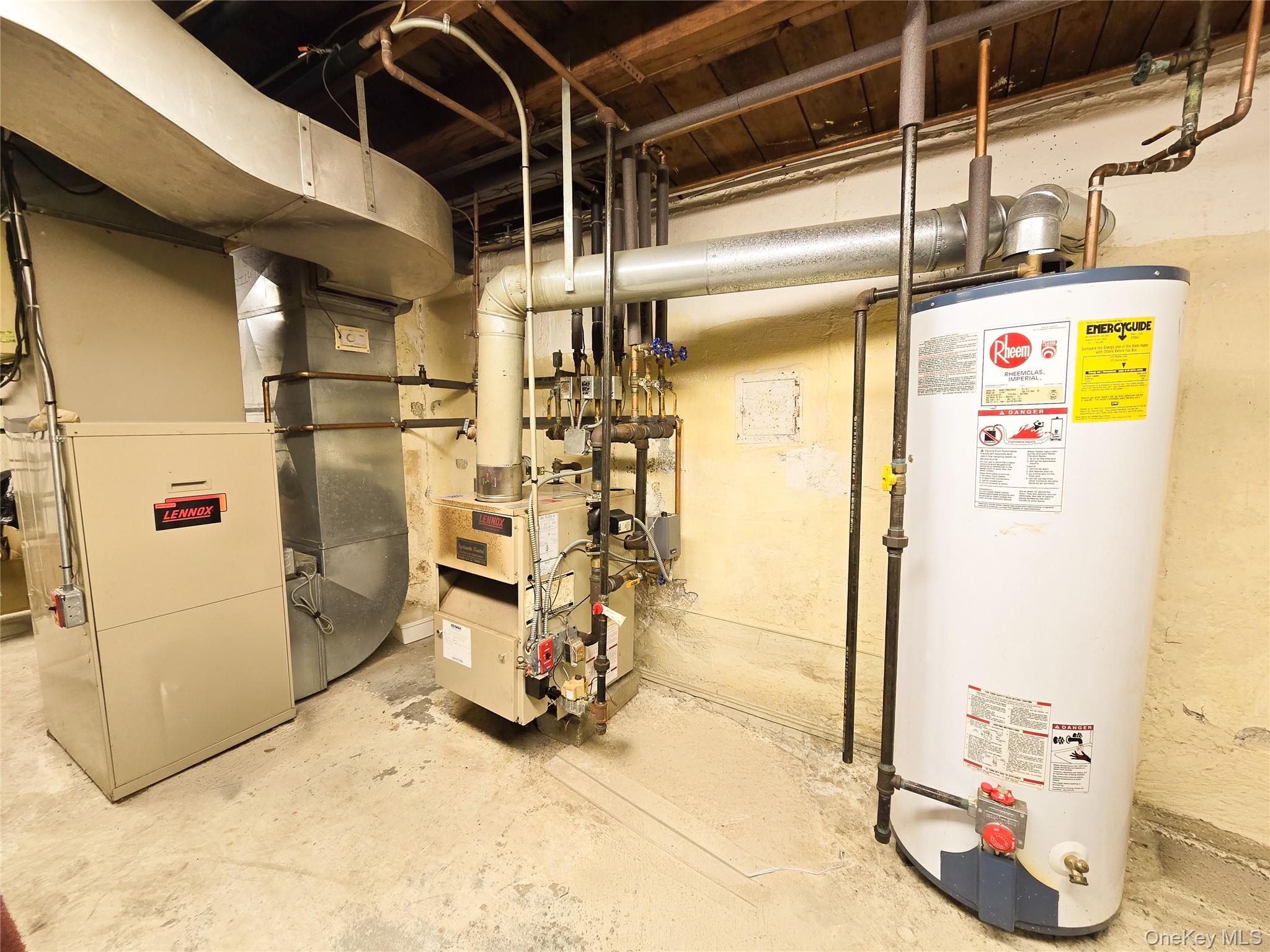 64 Middleneck Road, Roslyn, NY 11576