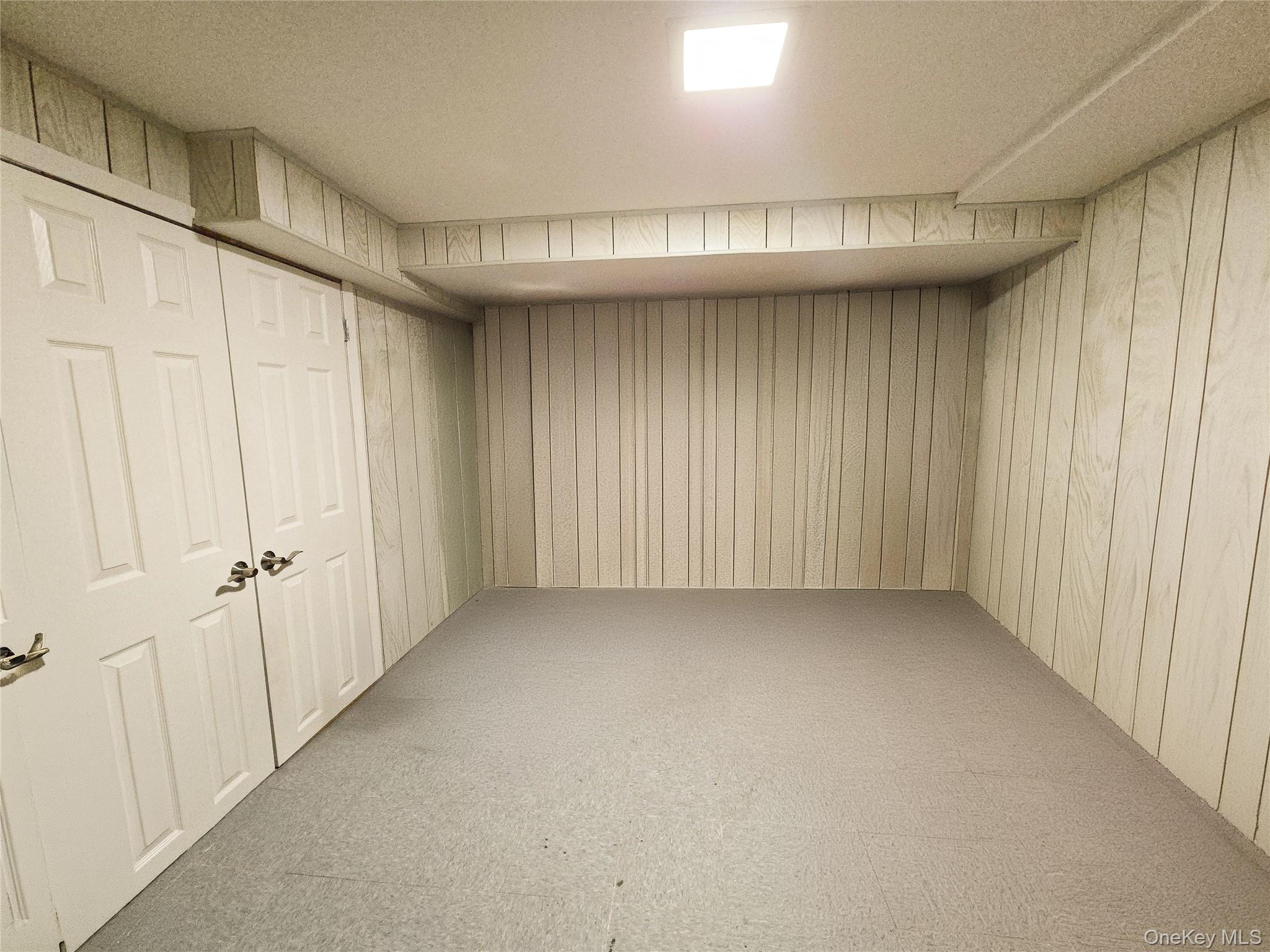 64 Middleneck Road, Roslyn, NY 11576