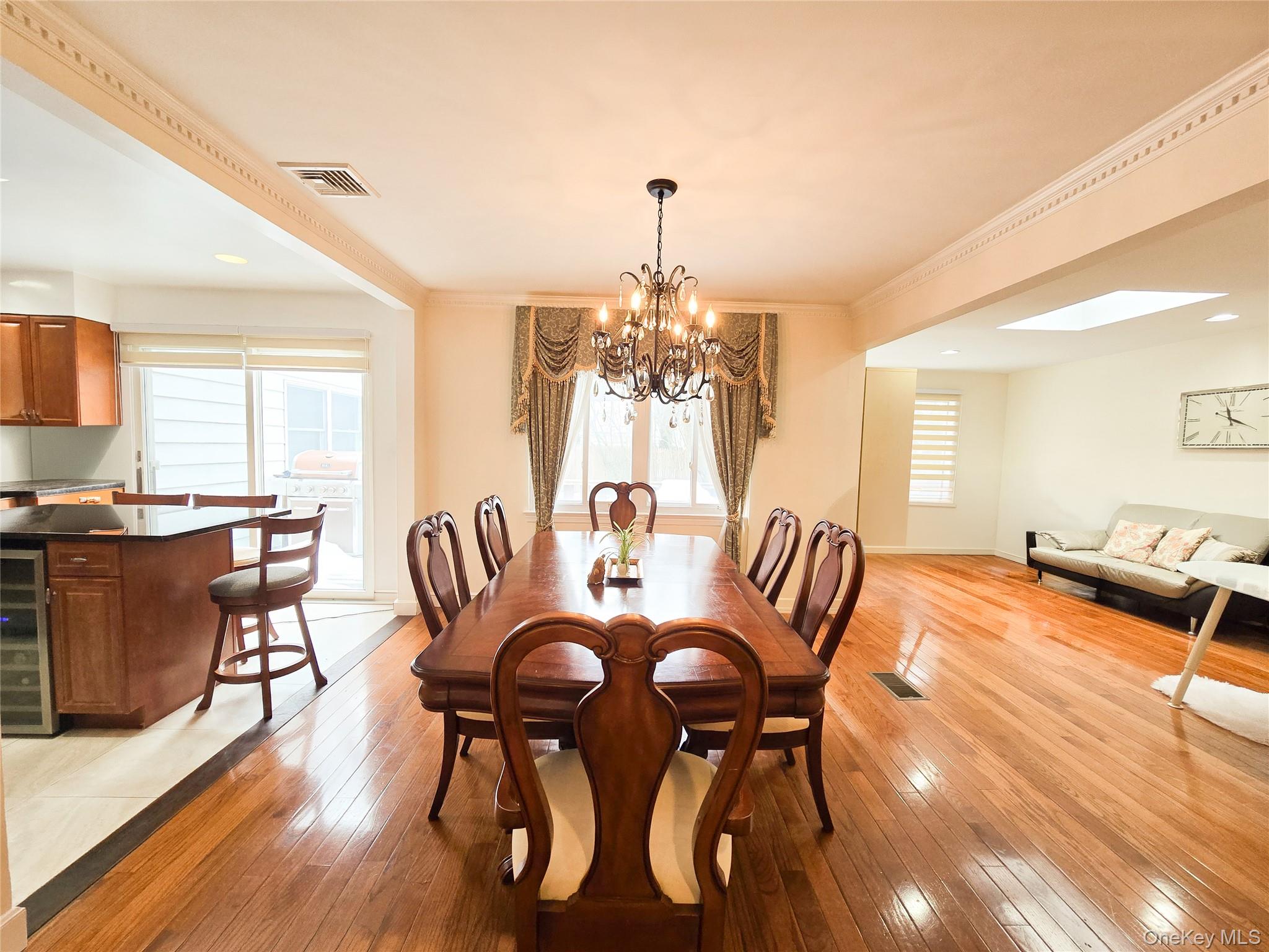 64 Middleneck Road, Roslyn, NY 11576