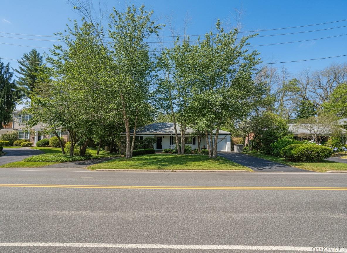 64 Middleneck Road, Roslyn, NY 11576