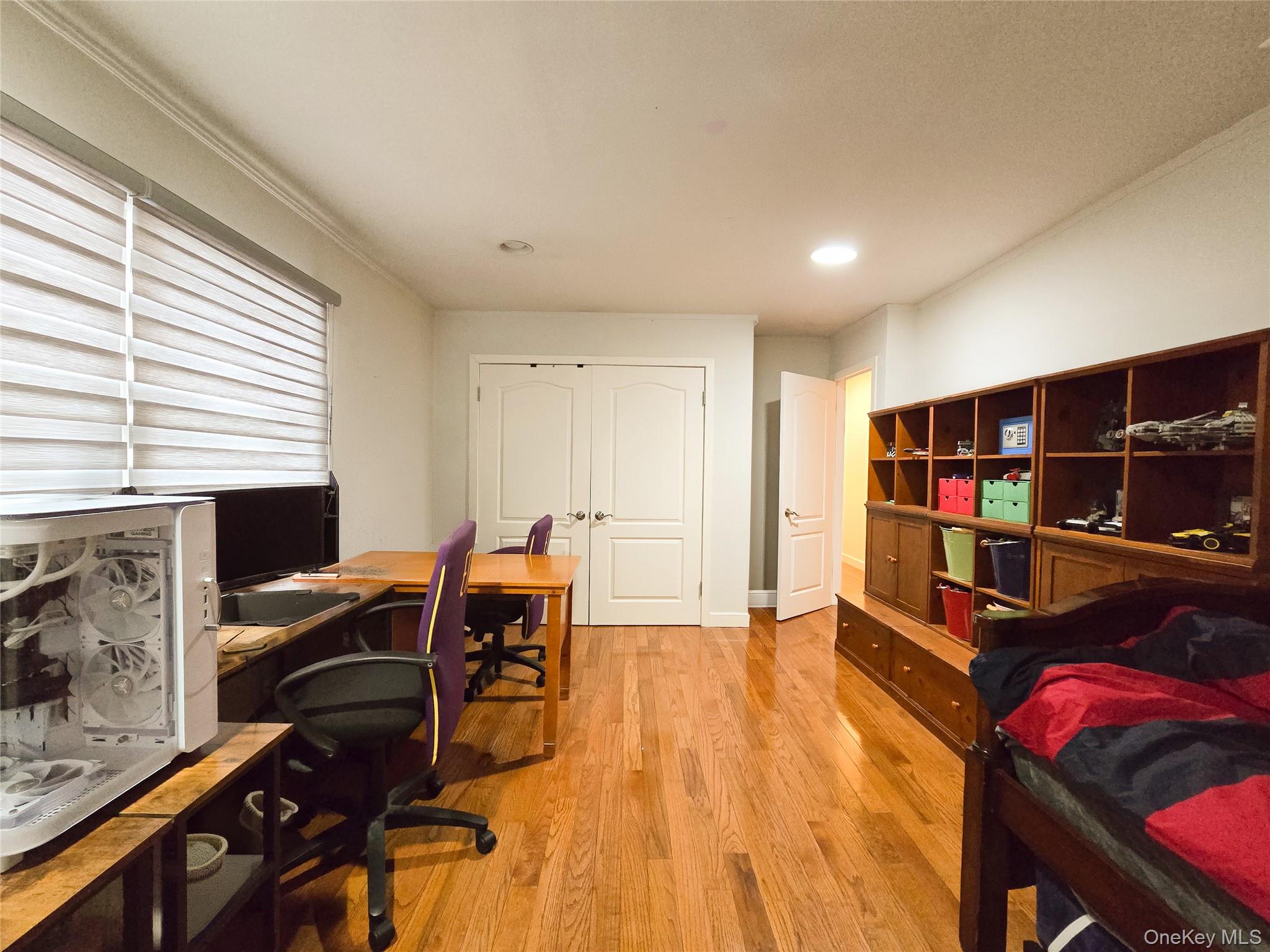 64 Middleneck Road, Roslyn, NY 11576