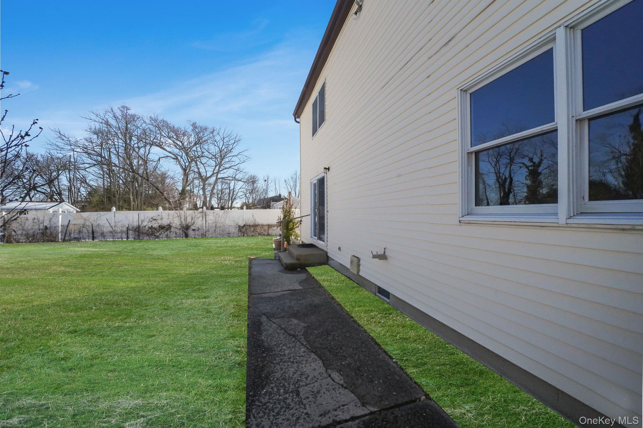 467 Carlls Path, Deer Park, NY 11729