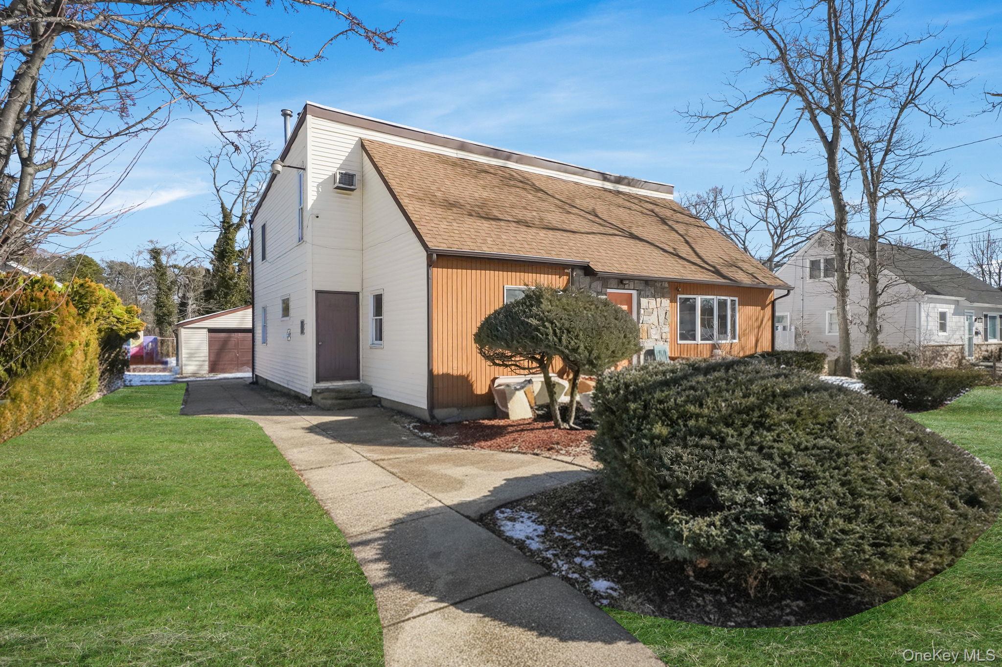 467 Carlls Path, Deer Park, NY 11729