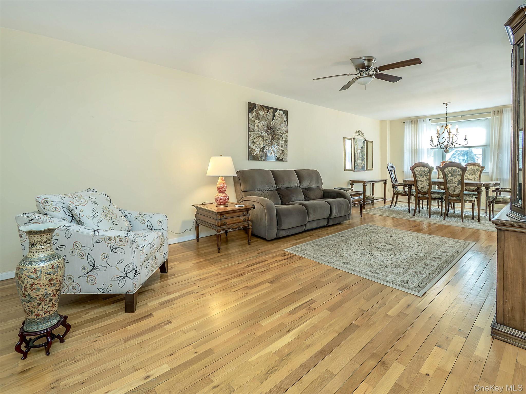 32 Pearsall # 2D, Glen Cove, NY 11542