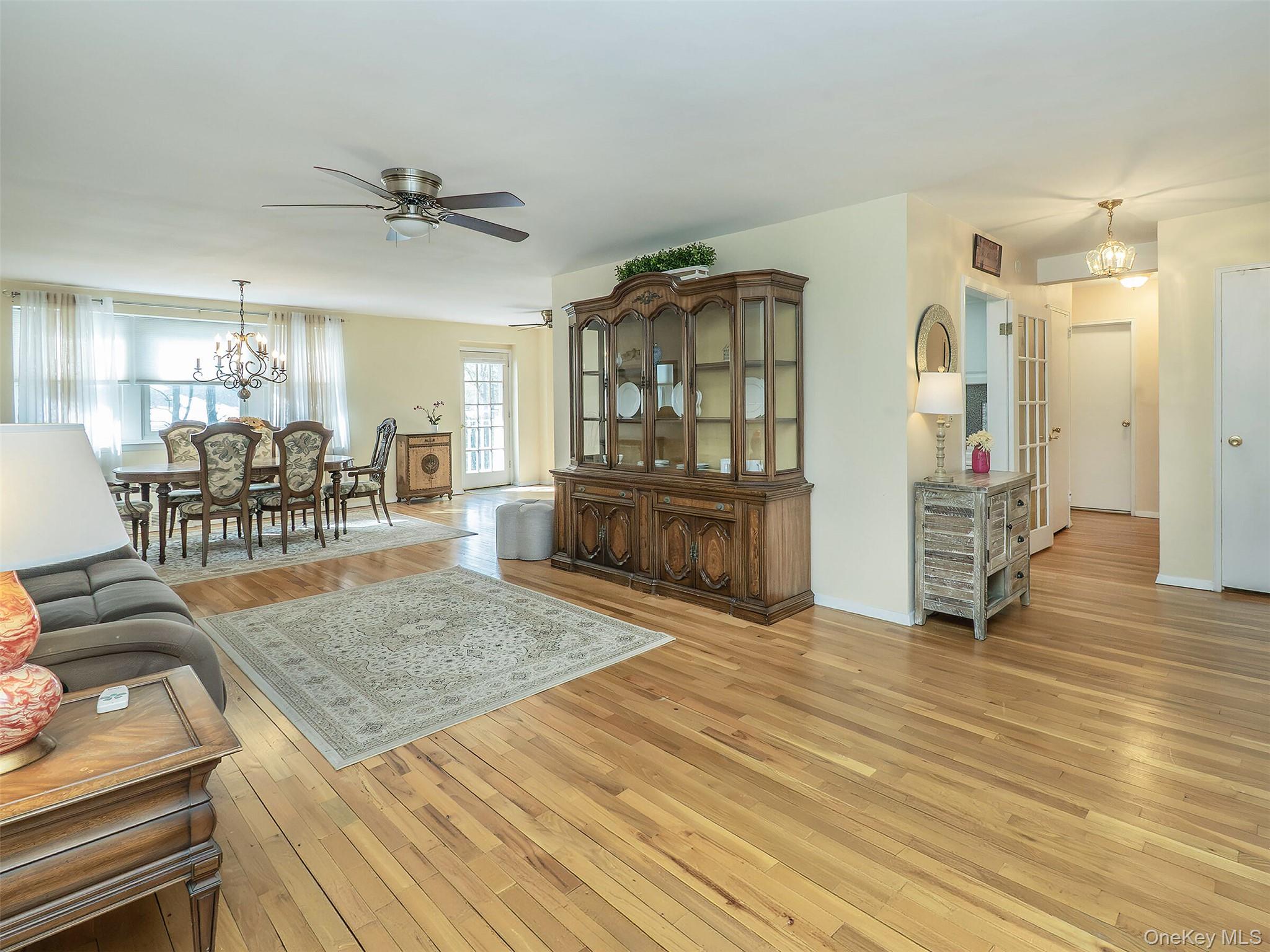 32 Pearsall # 2D, Glen Cove, NY 11542