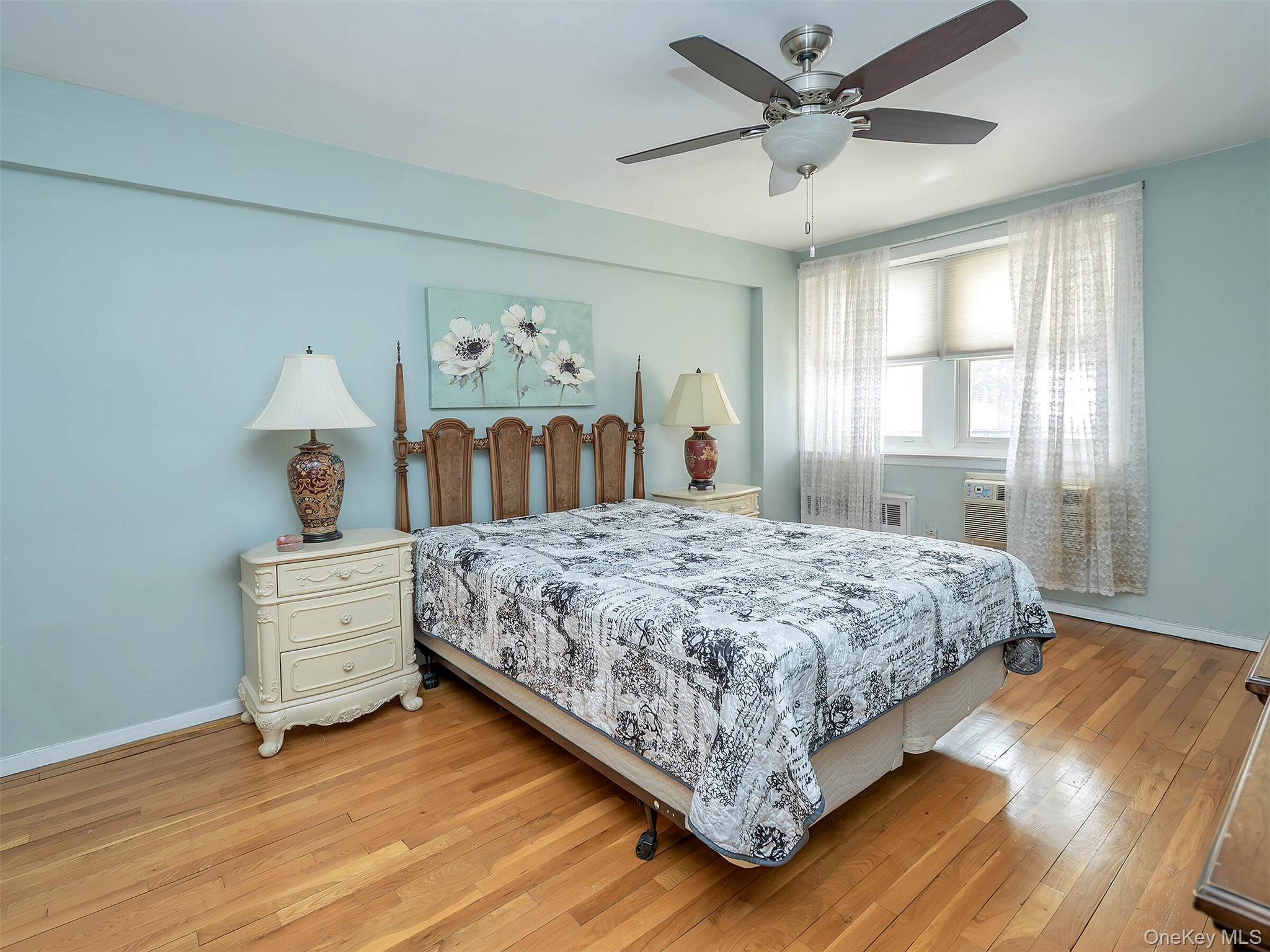 32 Pearsall # 2D, Glen Cove, NY 11542