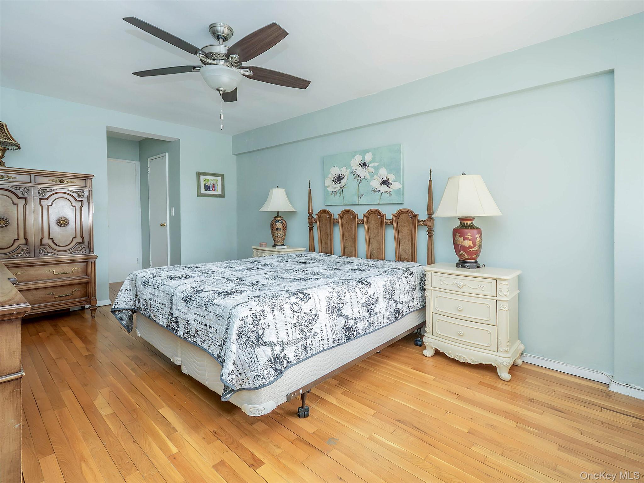 32 Pearsall # 2D, Glen Cove, NY 11542