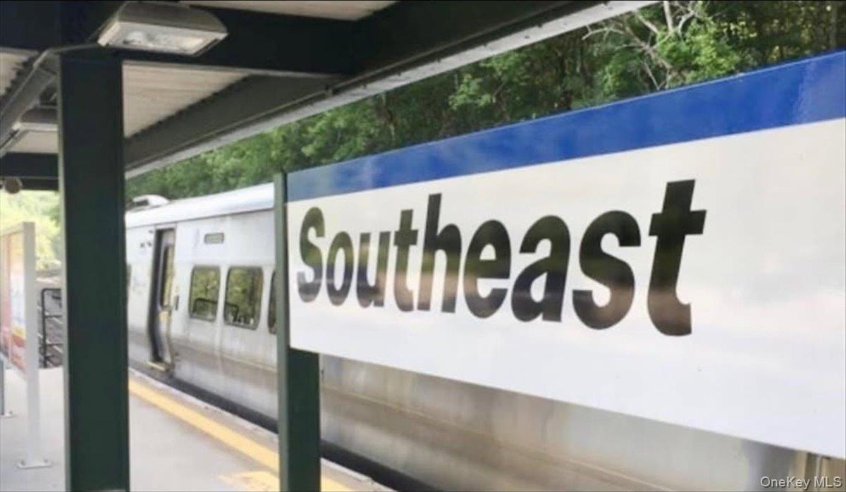 615 Fox Run Lane, Carmel, NY 10512