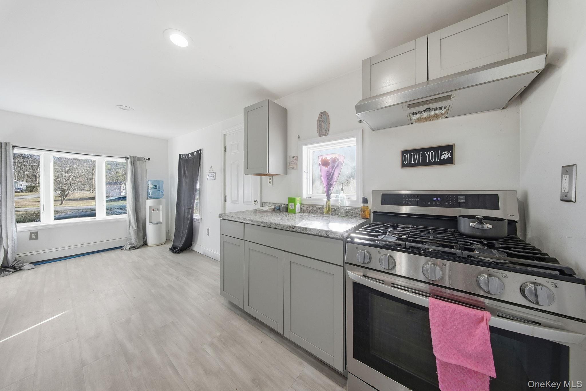 4 Old Road, Cuddebackville, NY 12729