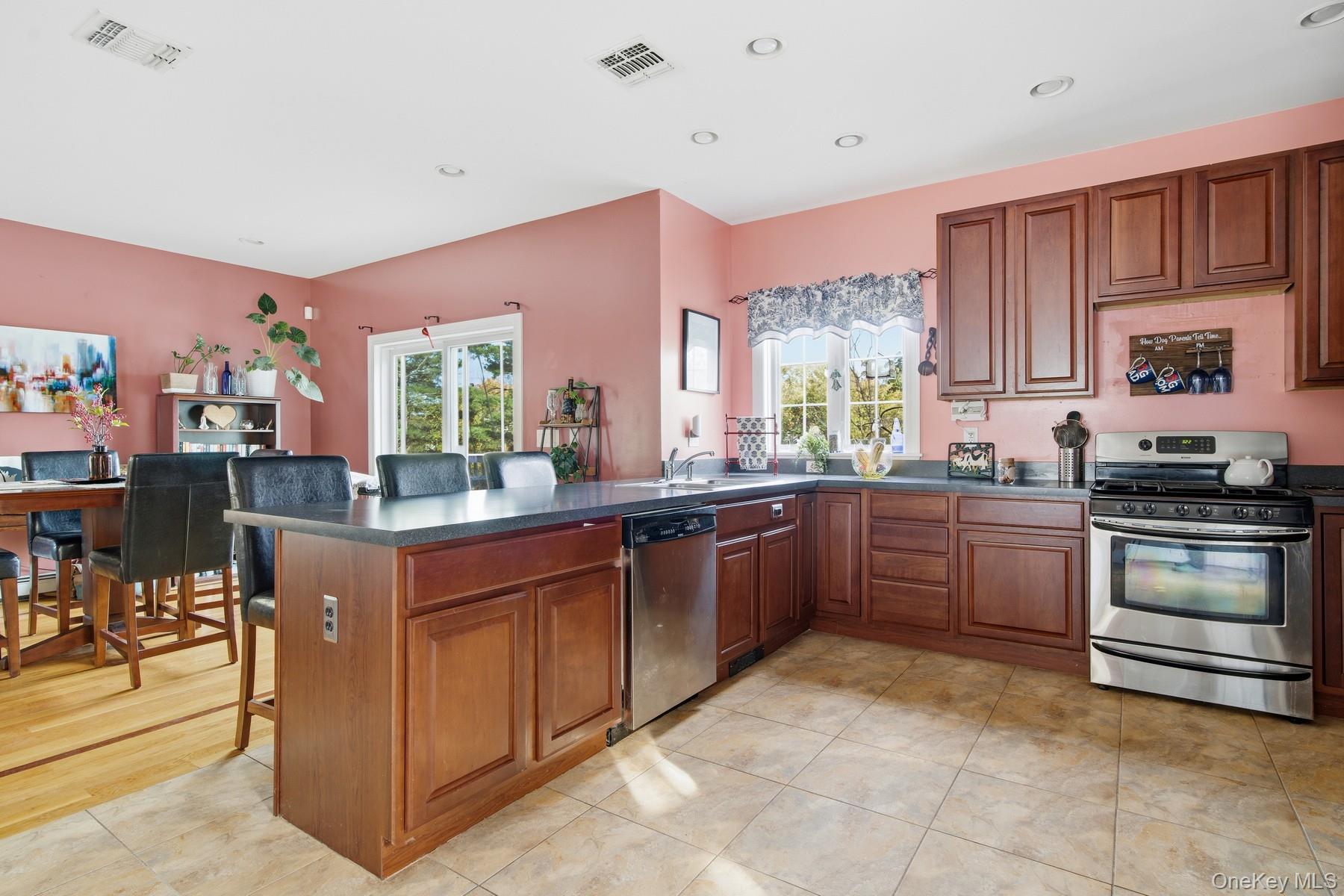 28 Hewitt Street, Garnerville, NY 10923