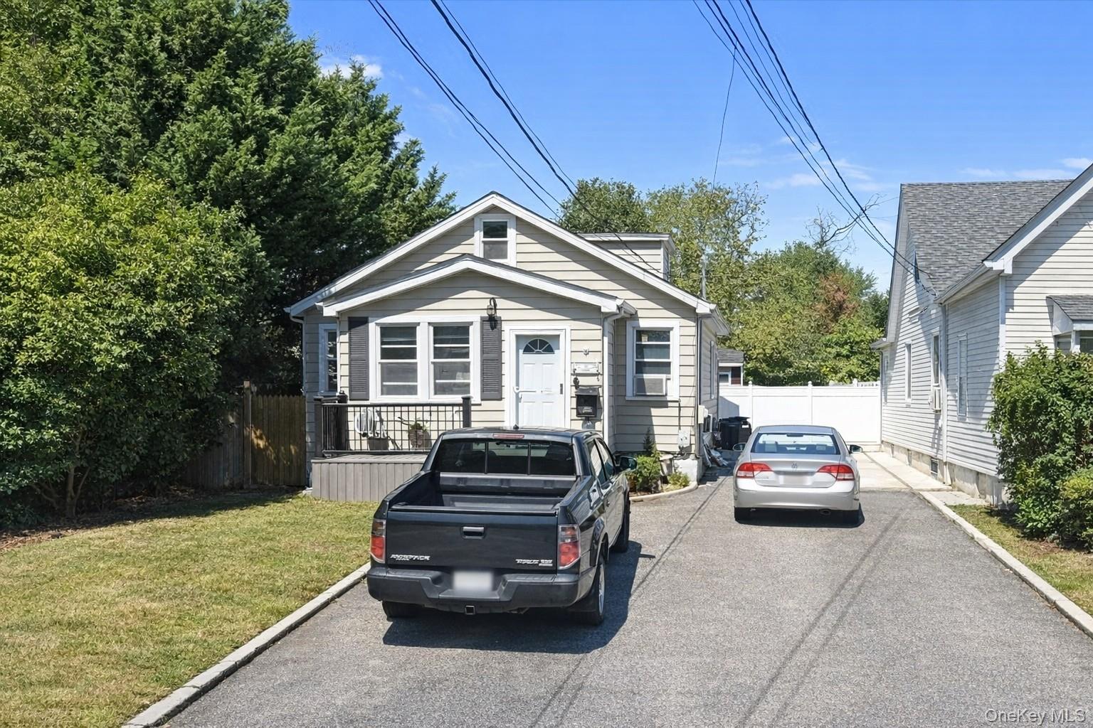 210 10th Street, West Babylon, NY 11704