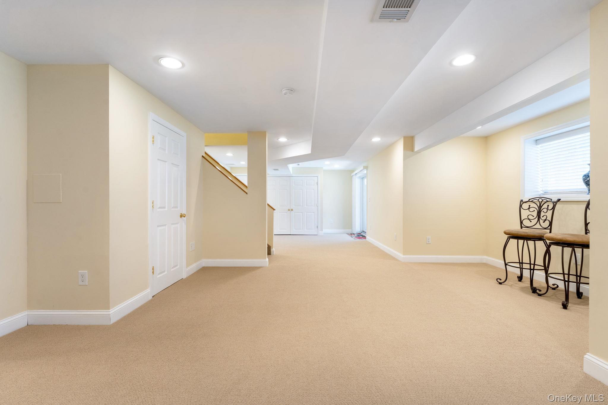 14 Vantage Court, Port Jefferson, NY 11777