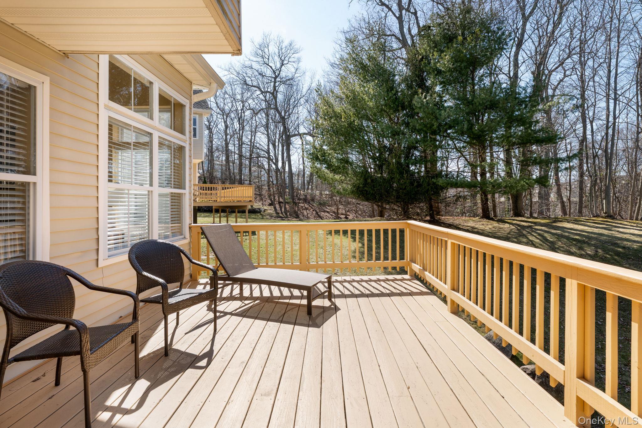 14 Vantage Court, Port Jefferson, NY 11777