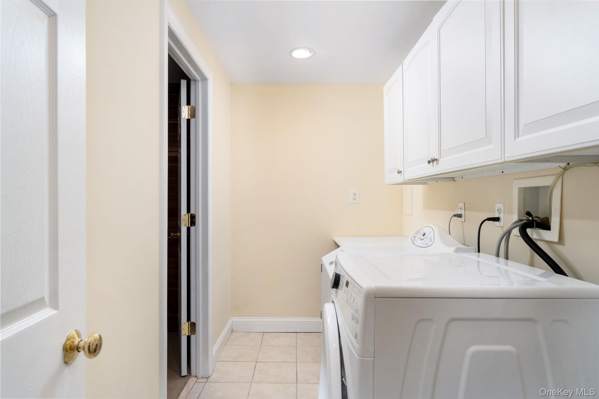 14 Vantage Court, Port Jefferson, NY 11777