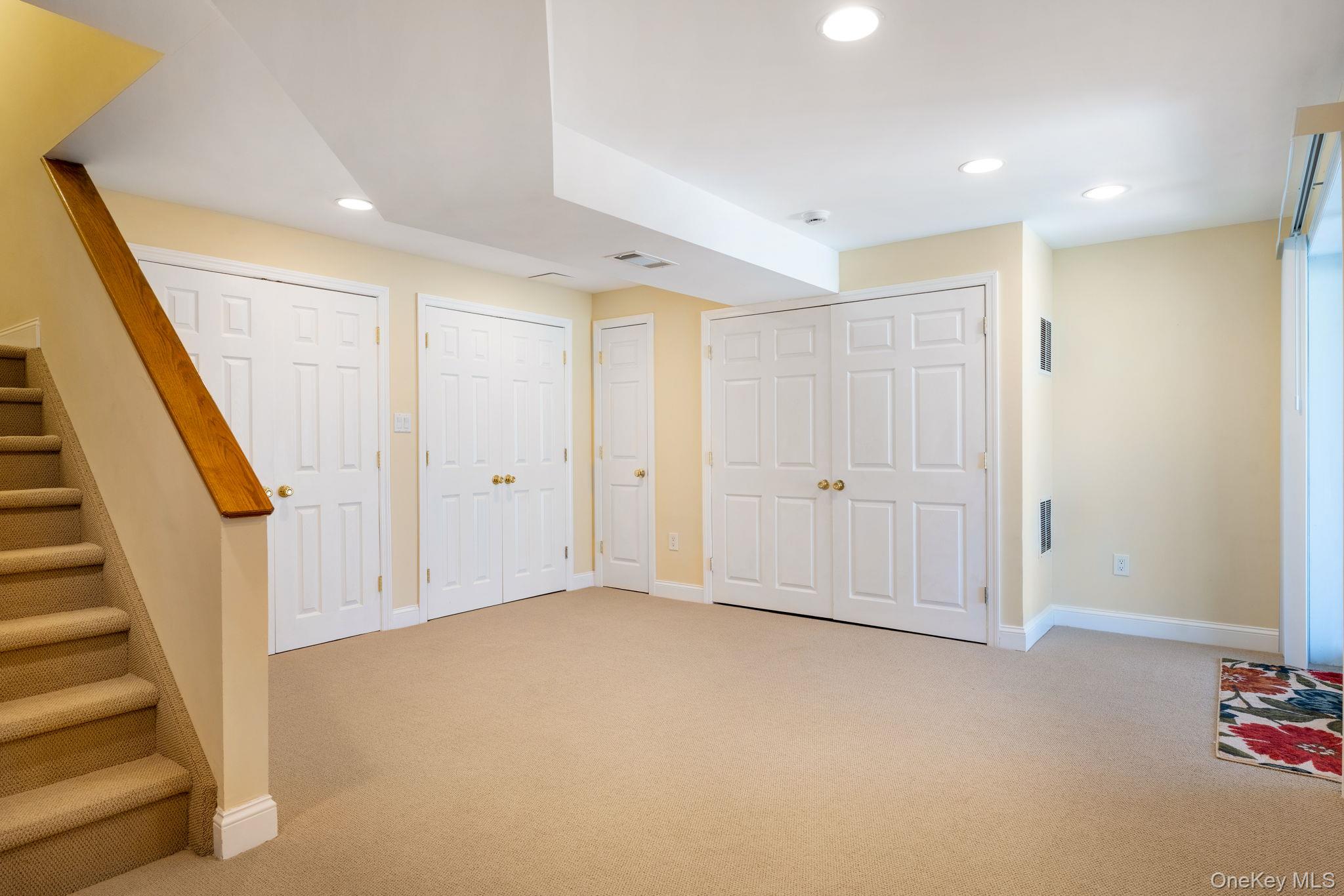 14 Vantage Court, Port Jefferson, NY 11777