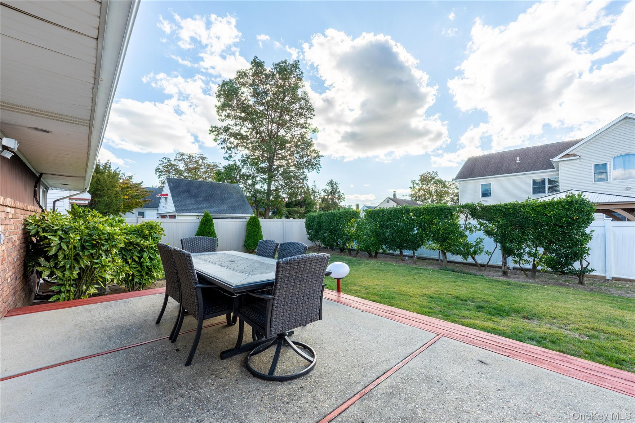 2860 Lenox Road, Oceanside, NY 11572