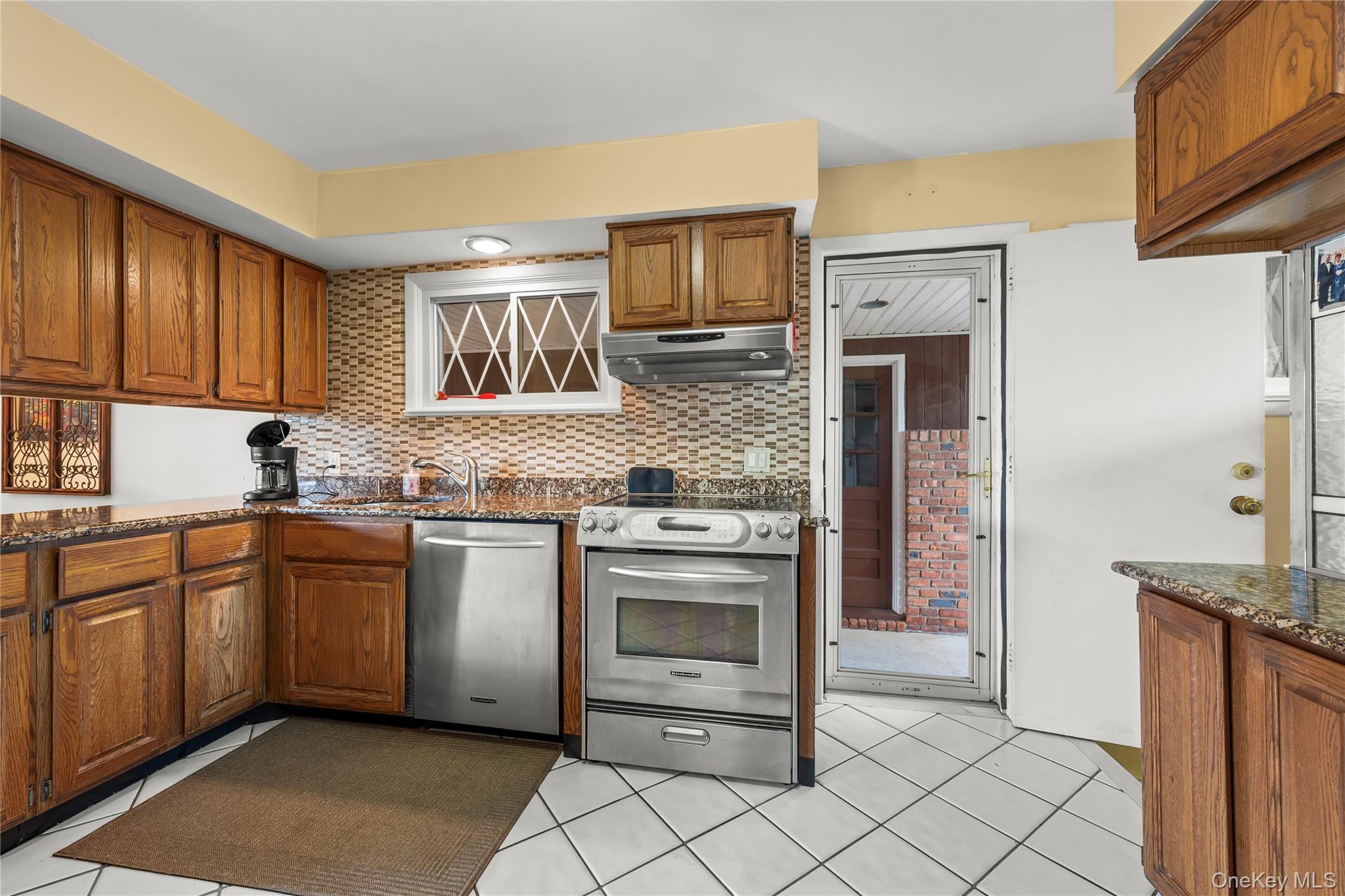 2860 Lenox Road, Oceanside, NY 11572