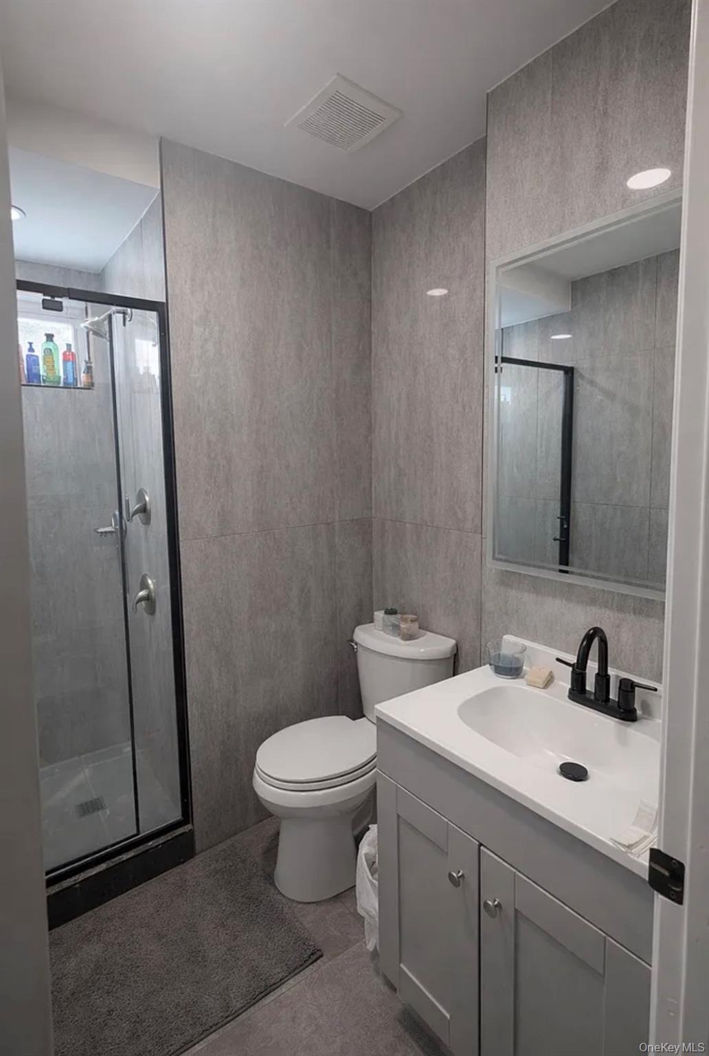 49 Gladys Street, Lindenhurst, NY 11757