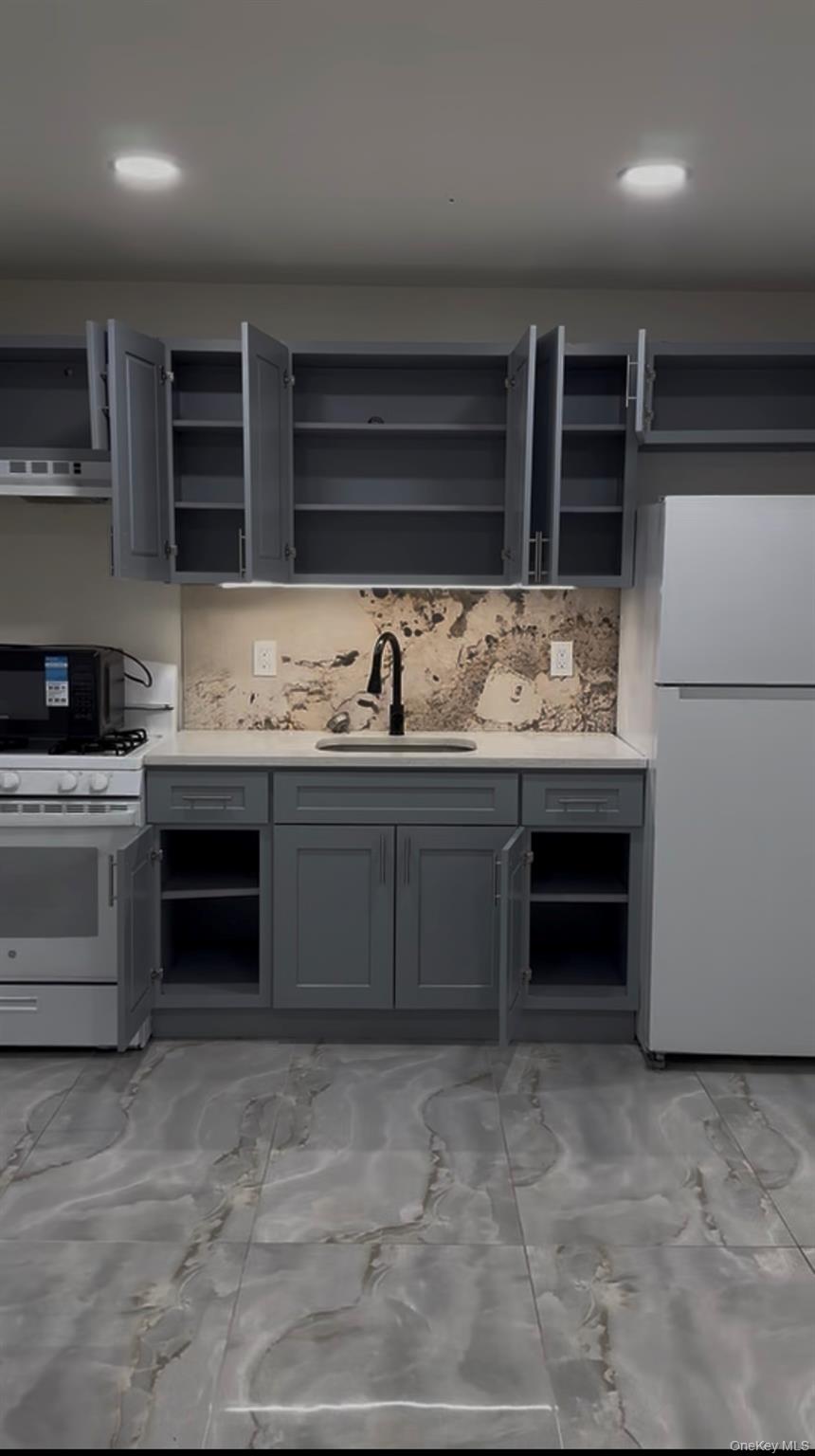 49 Gladys Street, Lindenhurst, NY 11757