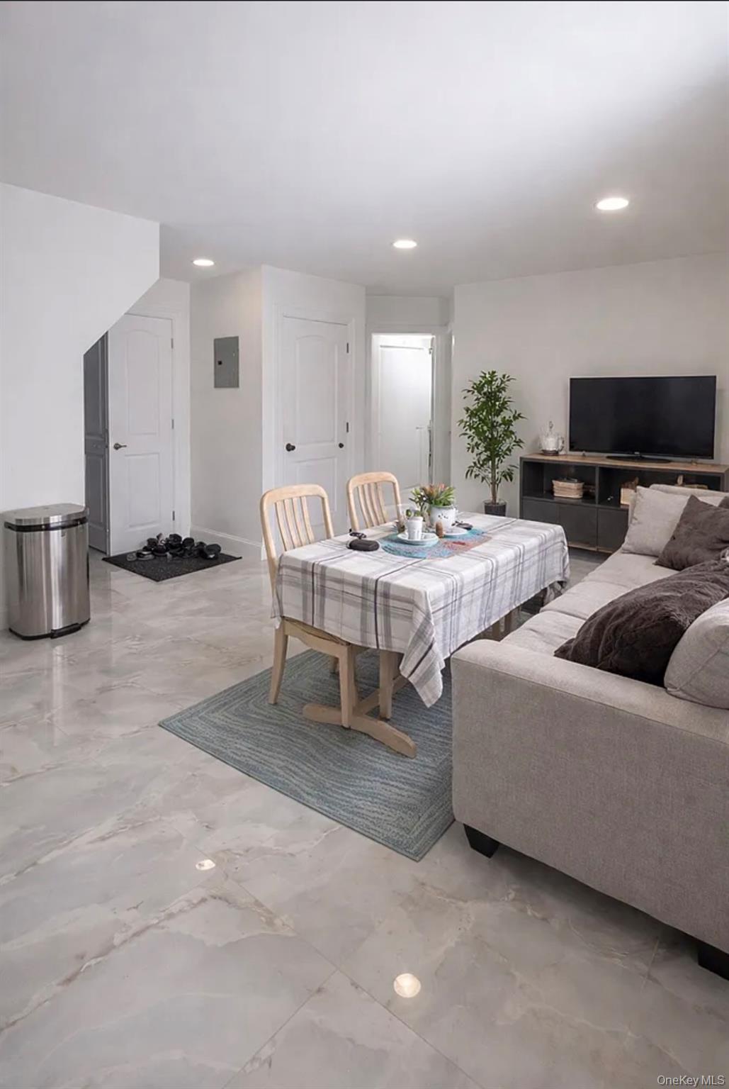 49 Gladys Street, Lindenhurst, NY 11757