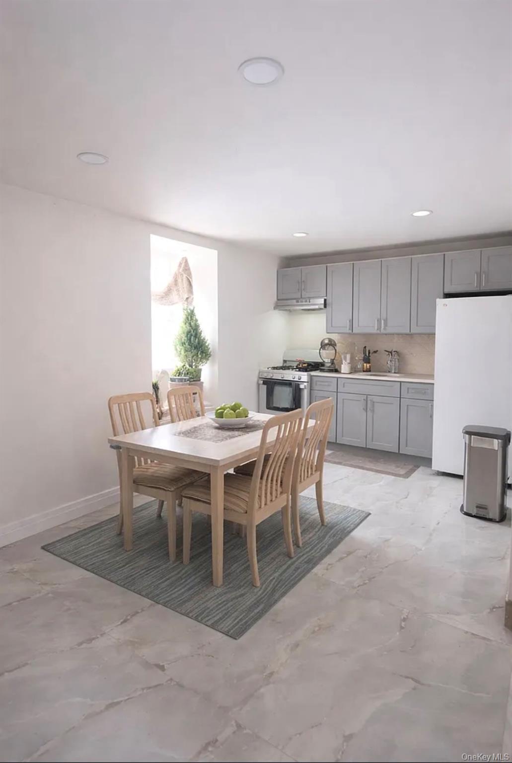 49 Gladys Street, Lindenhurst, NY 11757