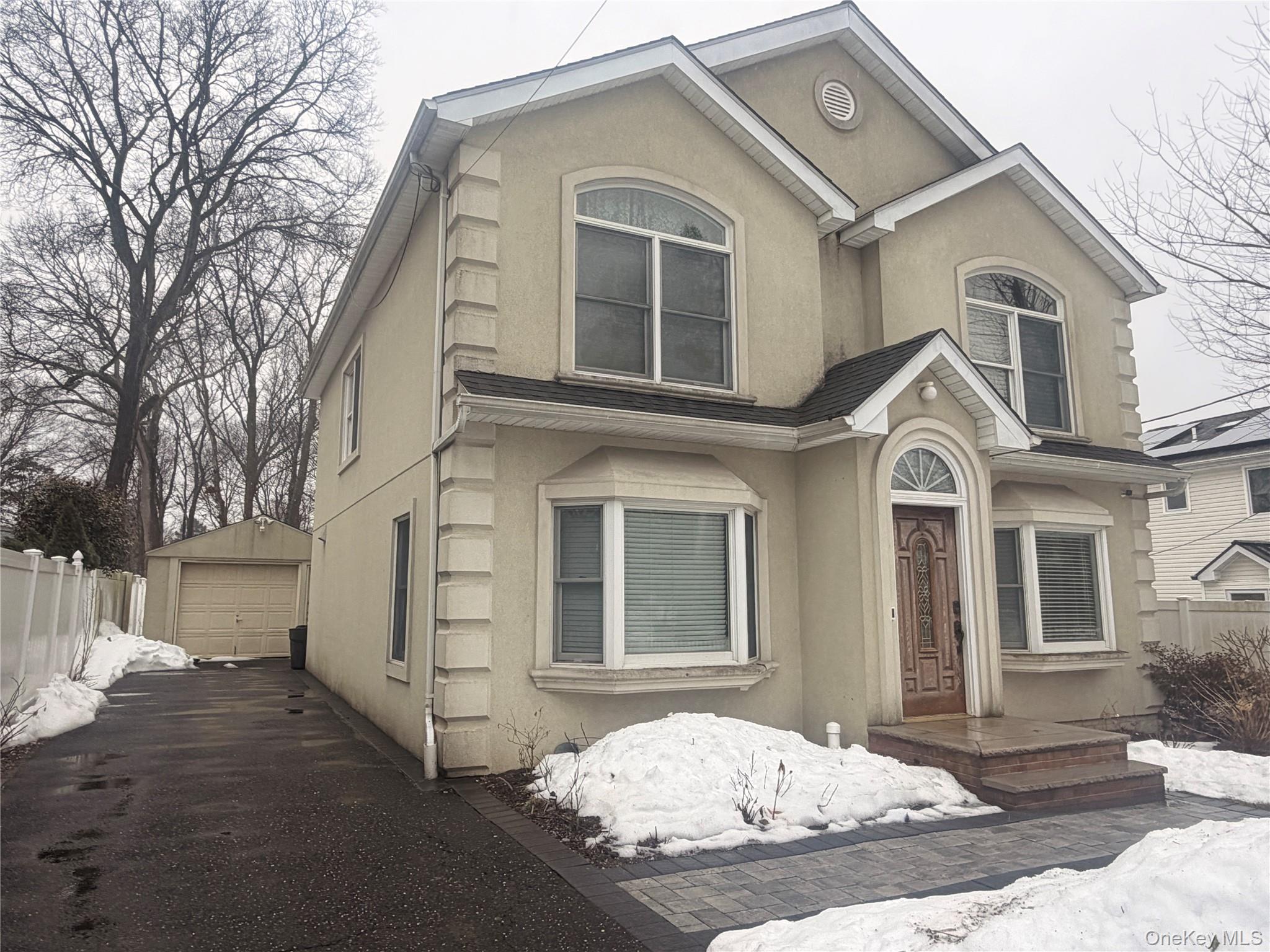 18 E Lyons Street, Melville, NY 11747