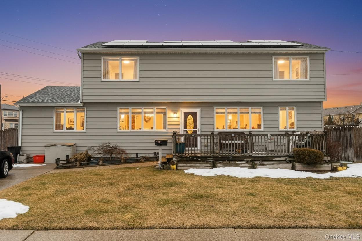 2 Parente Lane N, Island Park, NY 11558