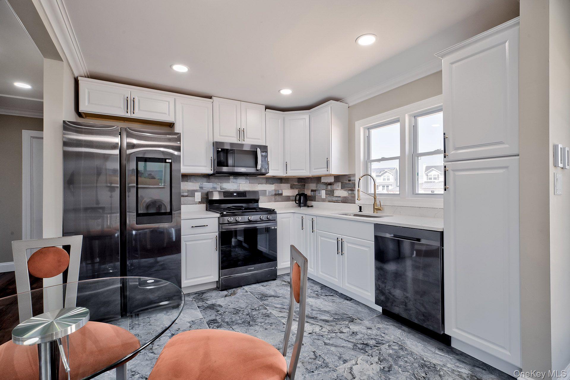 72 W Lido Promenade, Lindenhurst, NY 11757