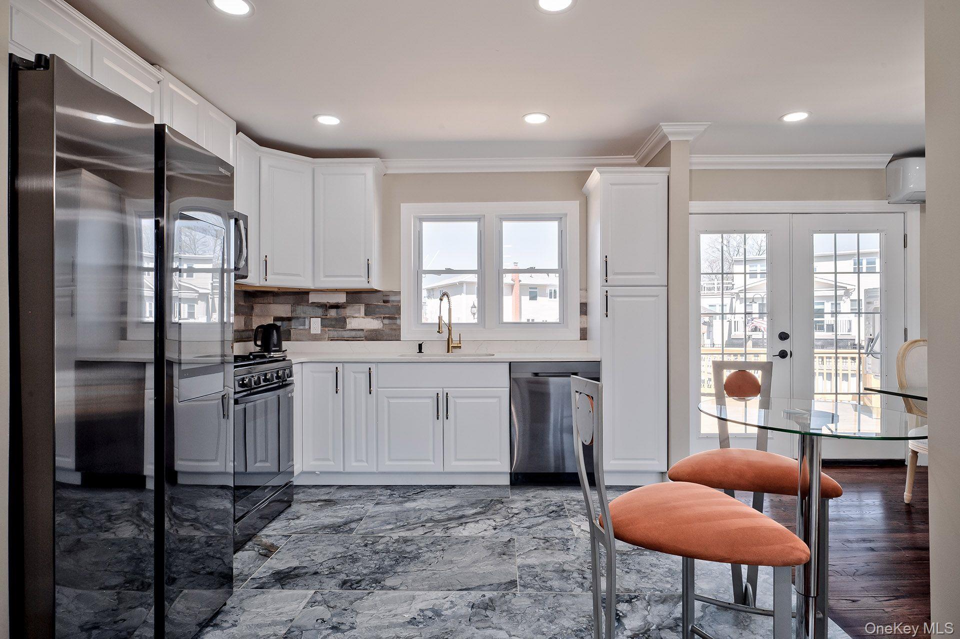 72 W Lido Promenade, Lindenhurst, NY 11757