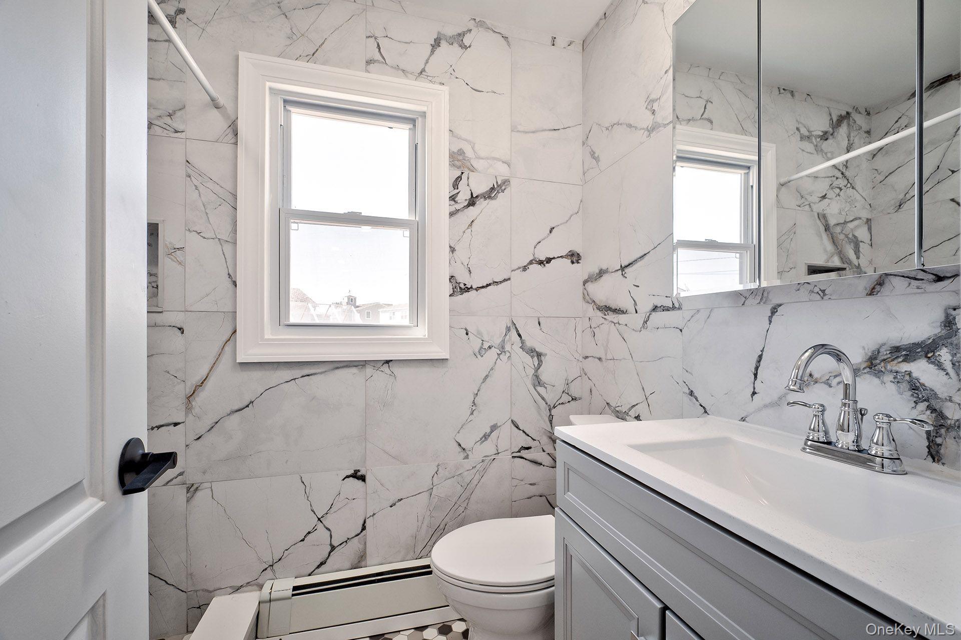 72 W Lido Promenade, Lindenhurst, NY 11757