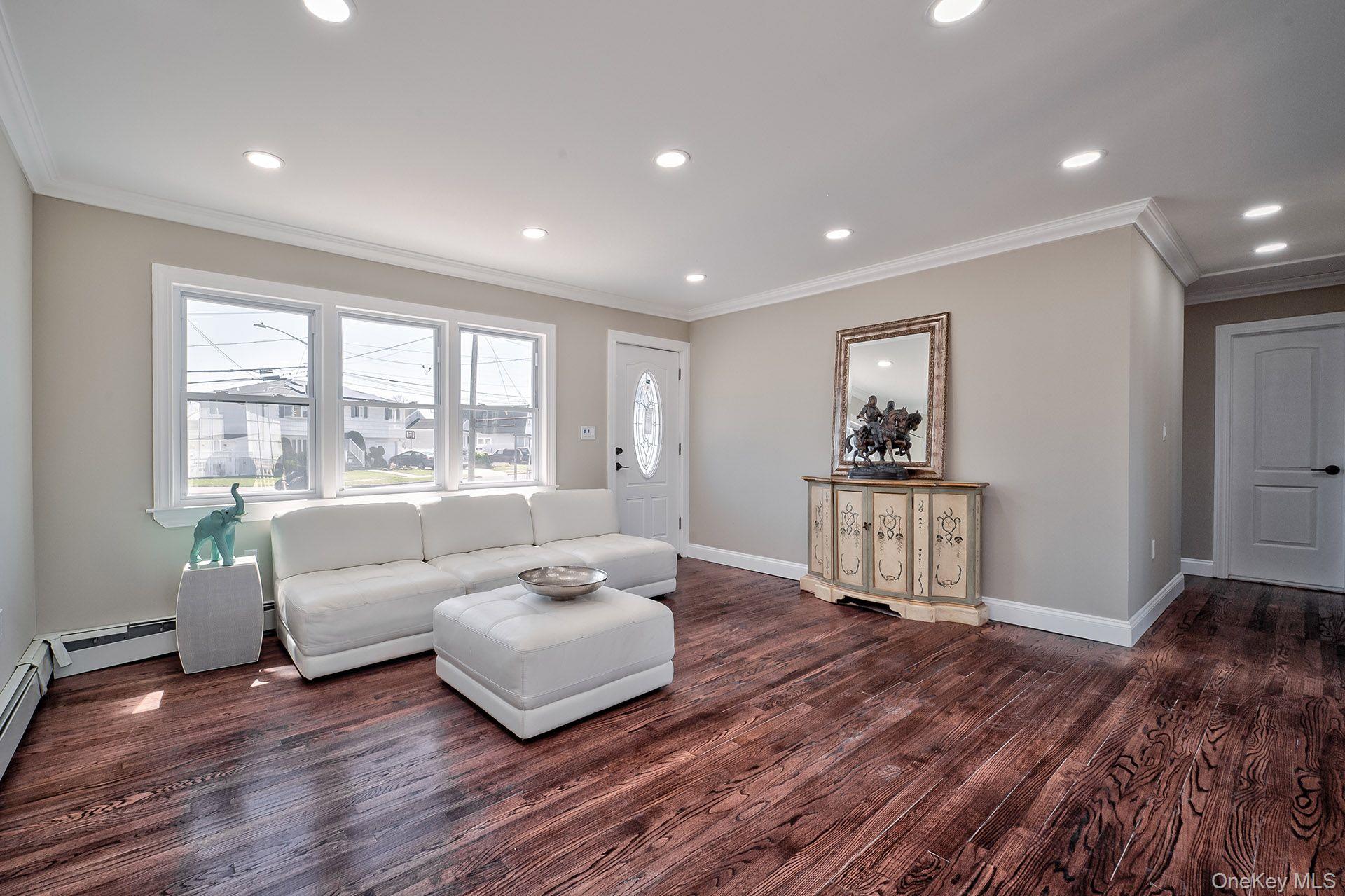 72 W Lido Promenade, Lindenhurst, NY 11757