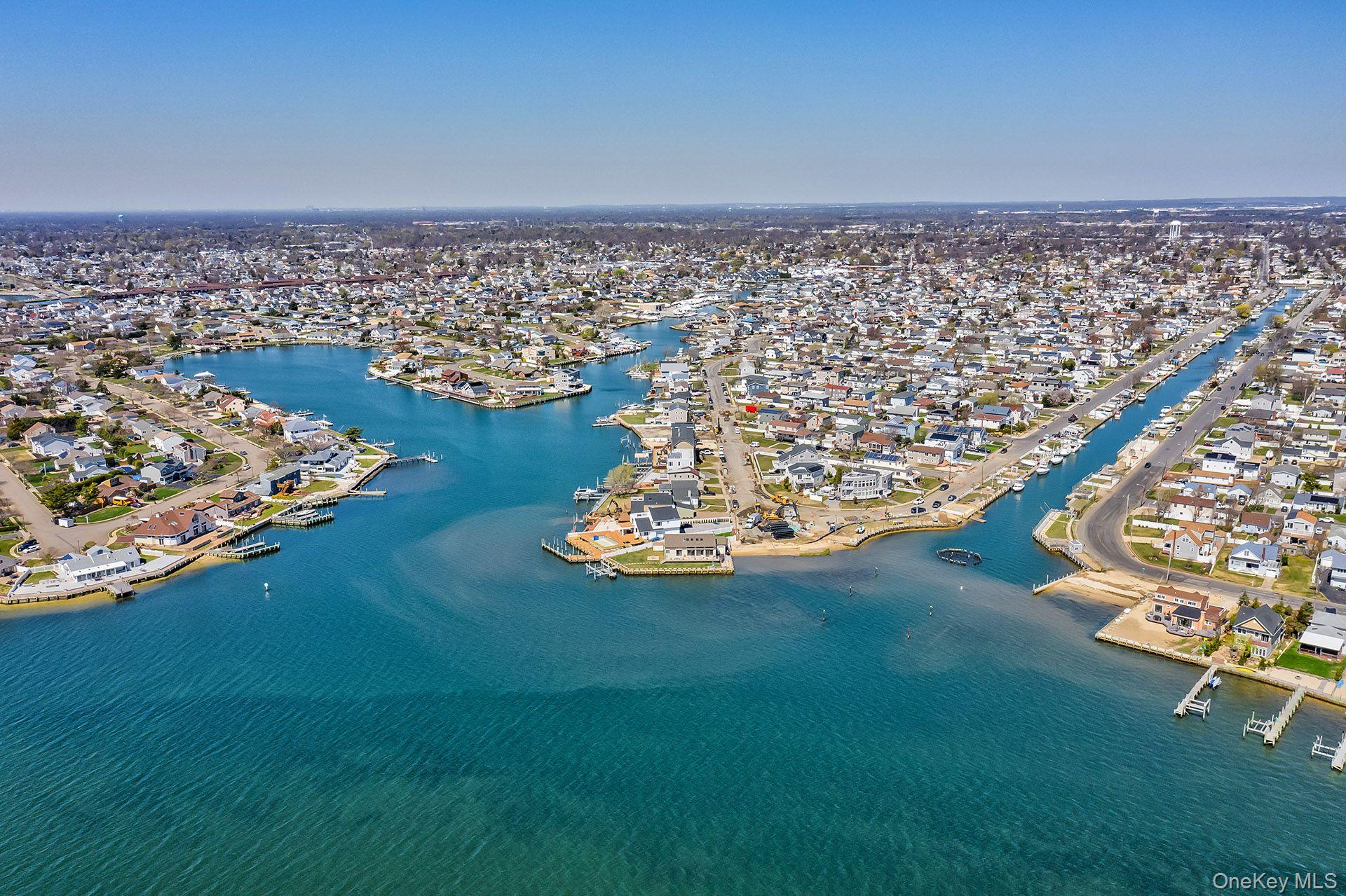 72 W Lido Promenade, Lindenhurst, NY 11757